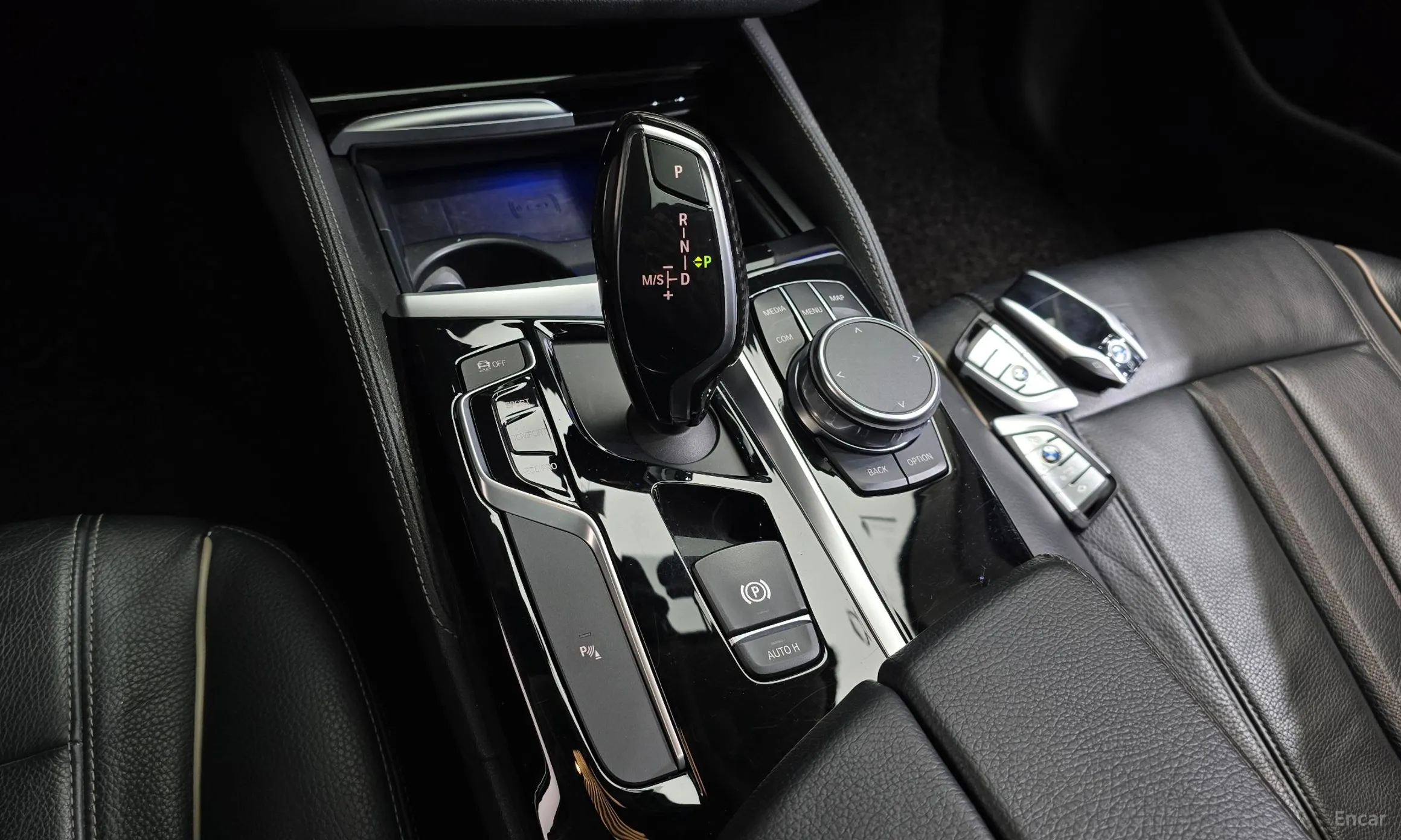 BMW 5 Series (G30) превью 9