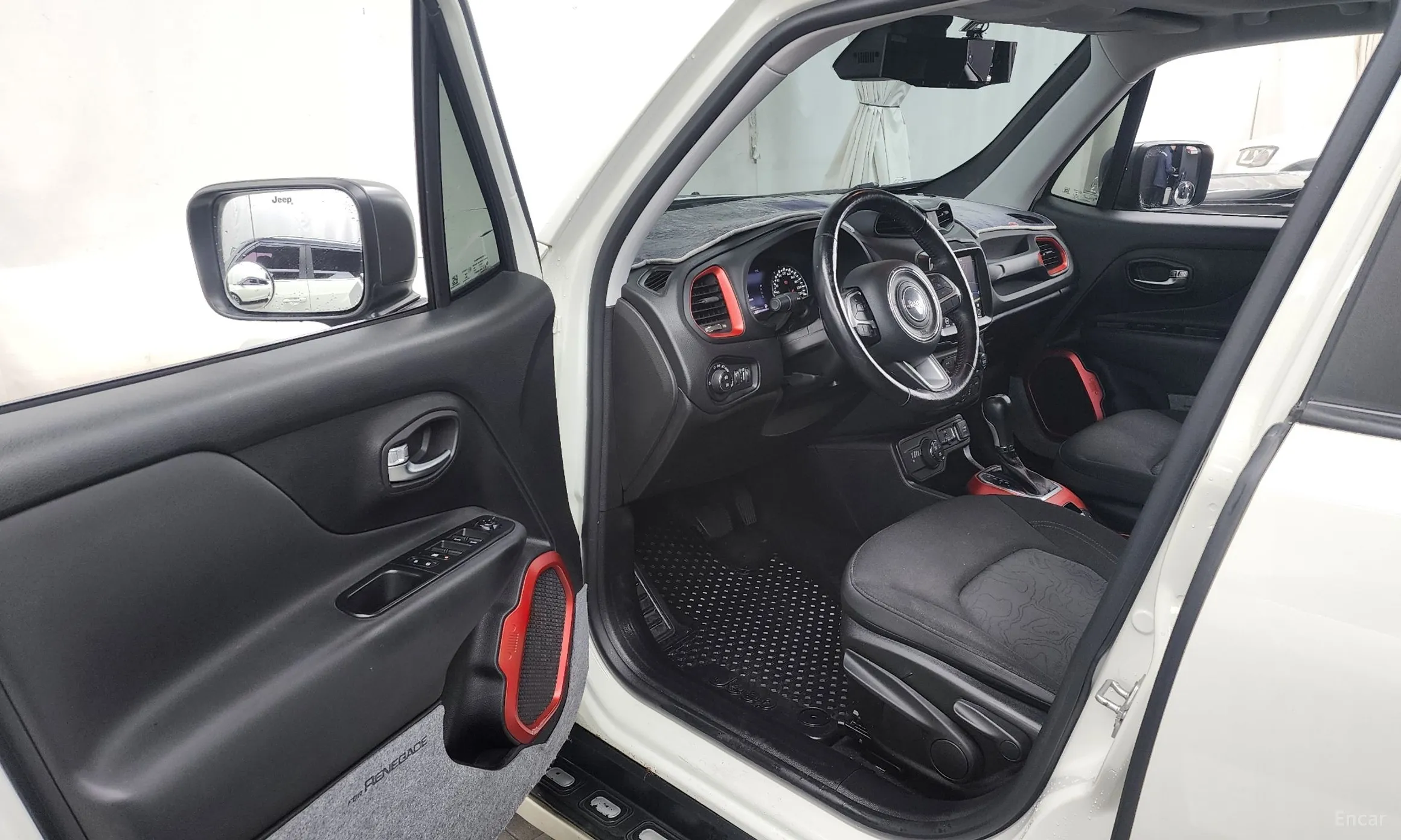 Jeep Renegade превью 10