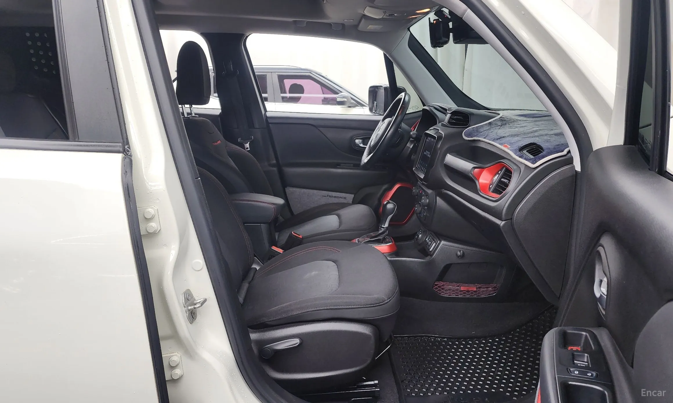 Jeep Renegade превью 11