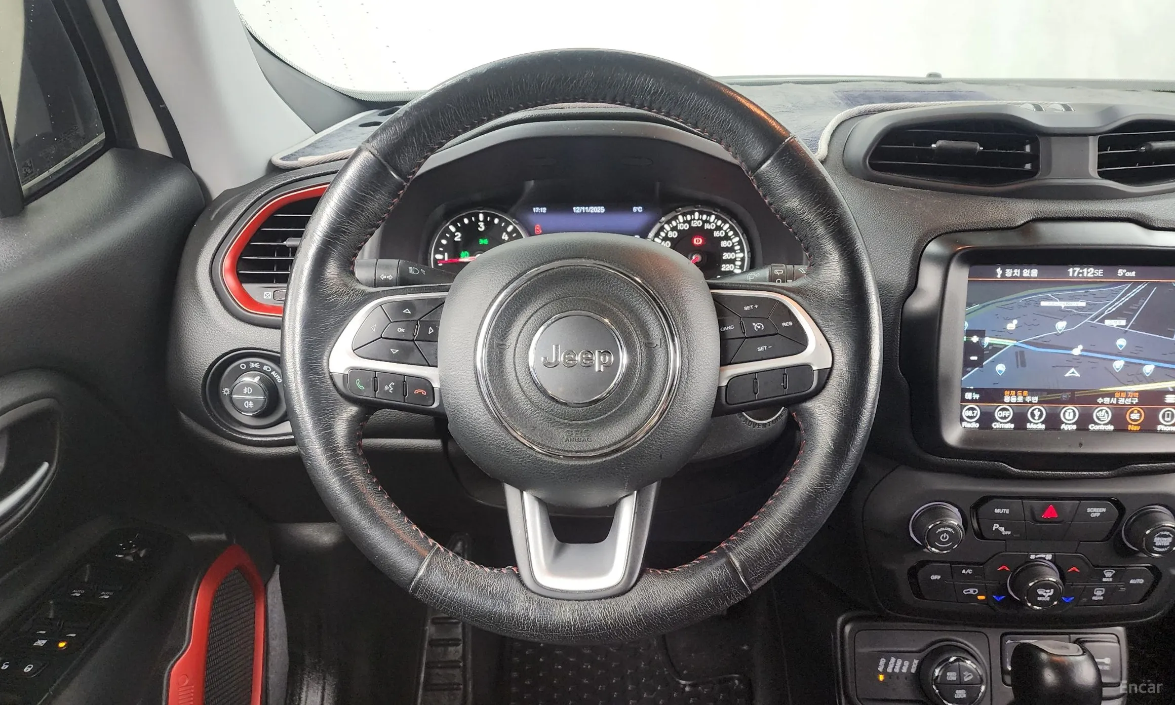 Jeep Renegade превью 13