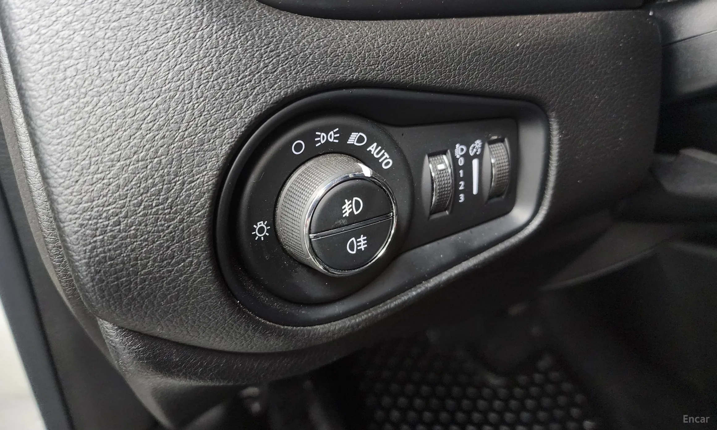 Jeep Renegade превью 18