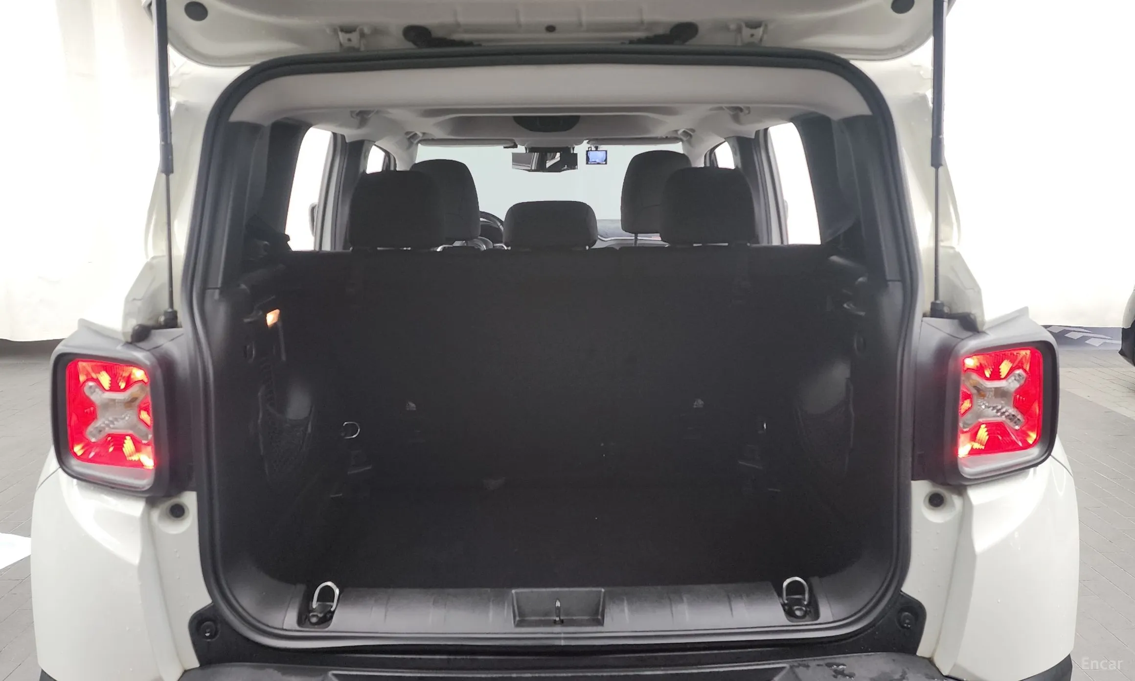 Jeep Renegade превью 20