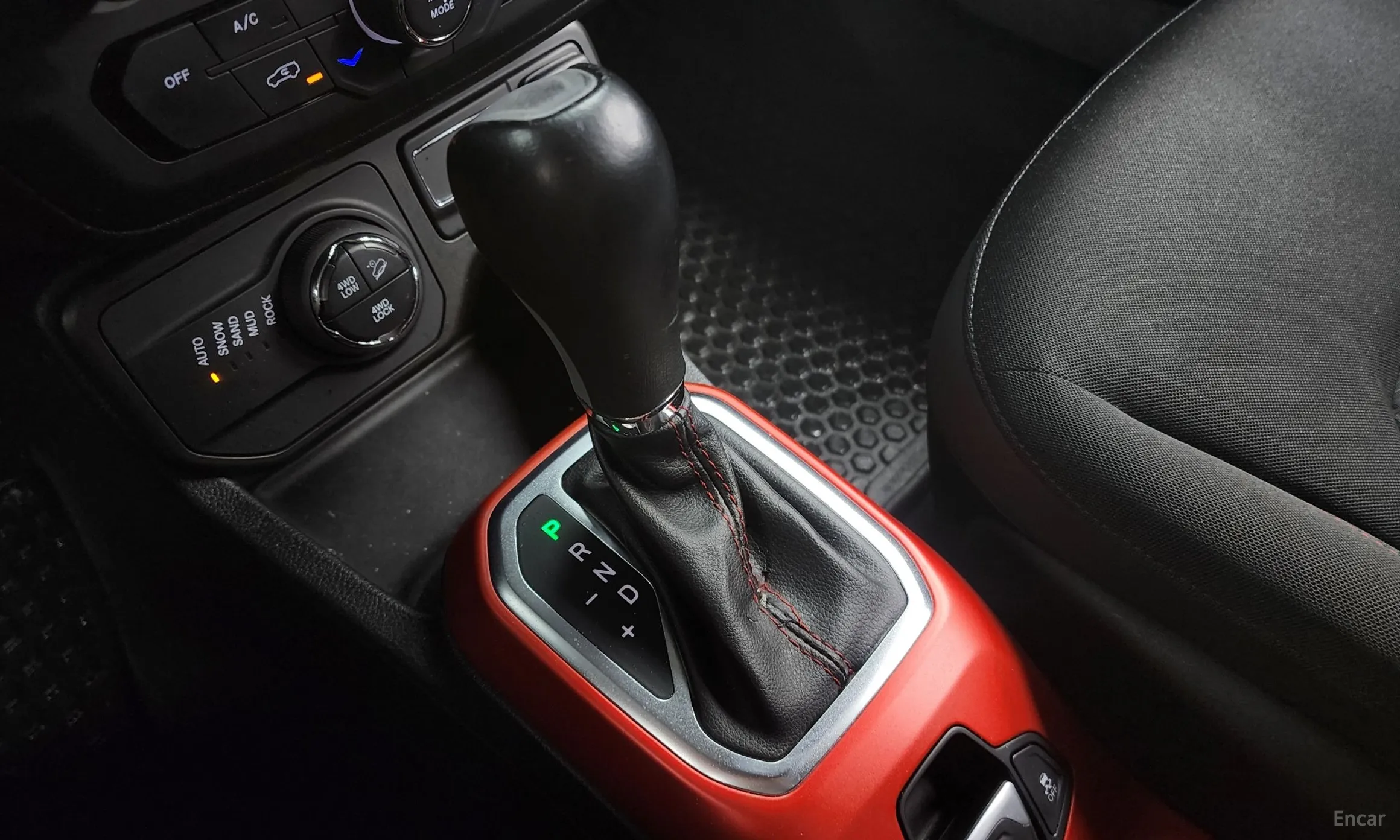 Jeep Renegade превью 9