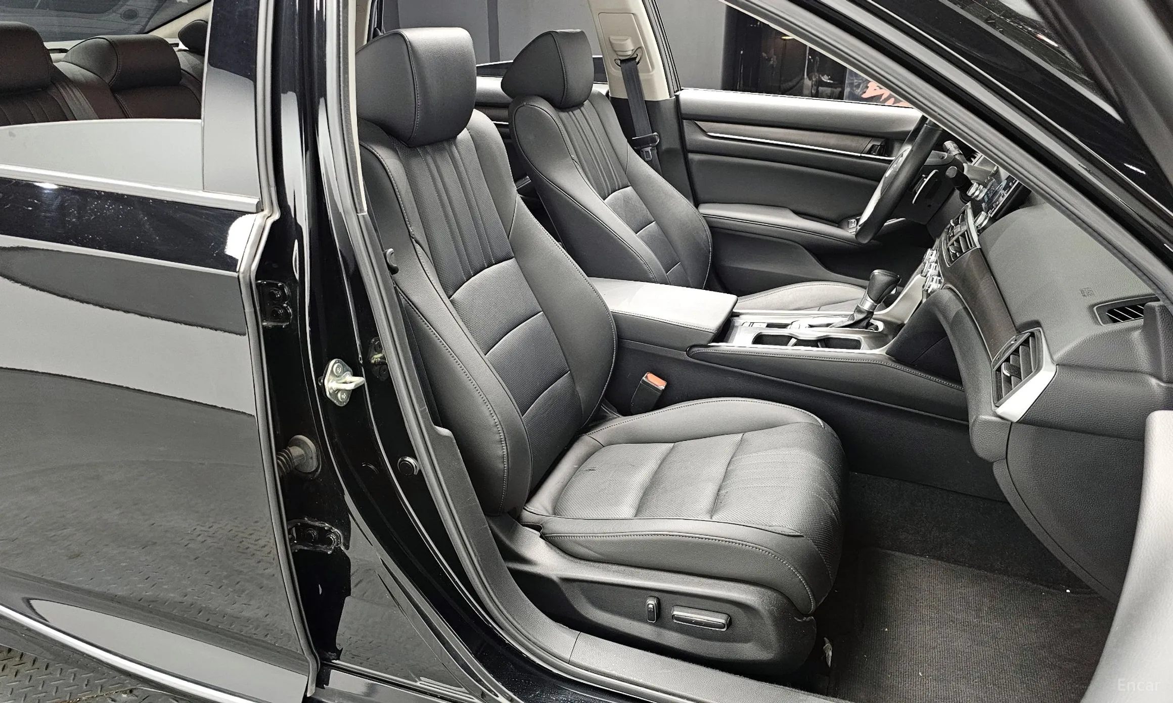 Honda Accord 10th Generation превью 10