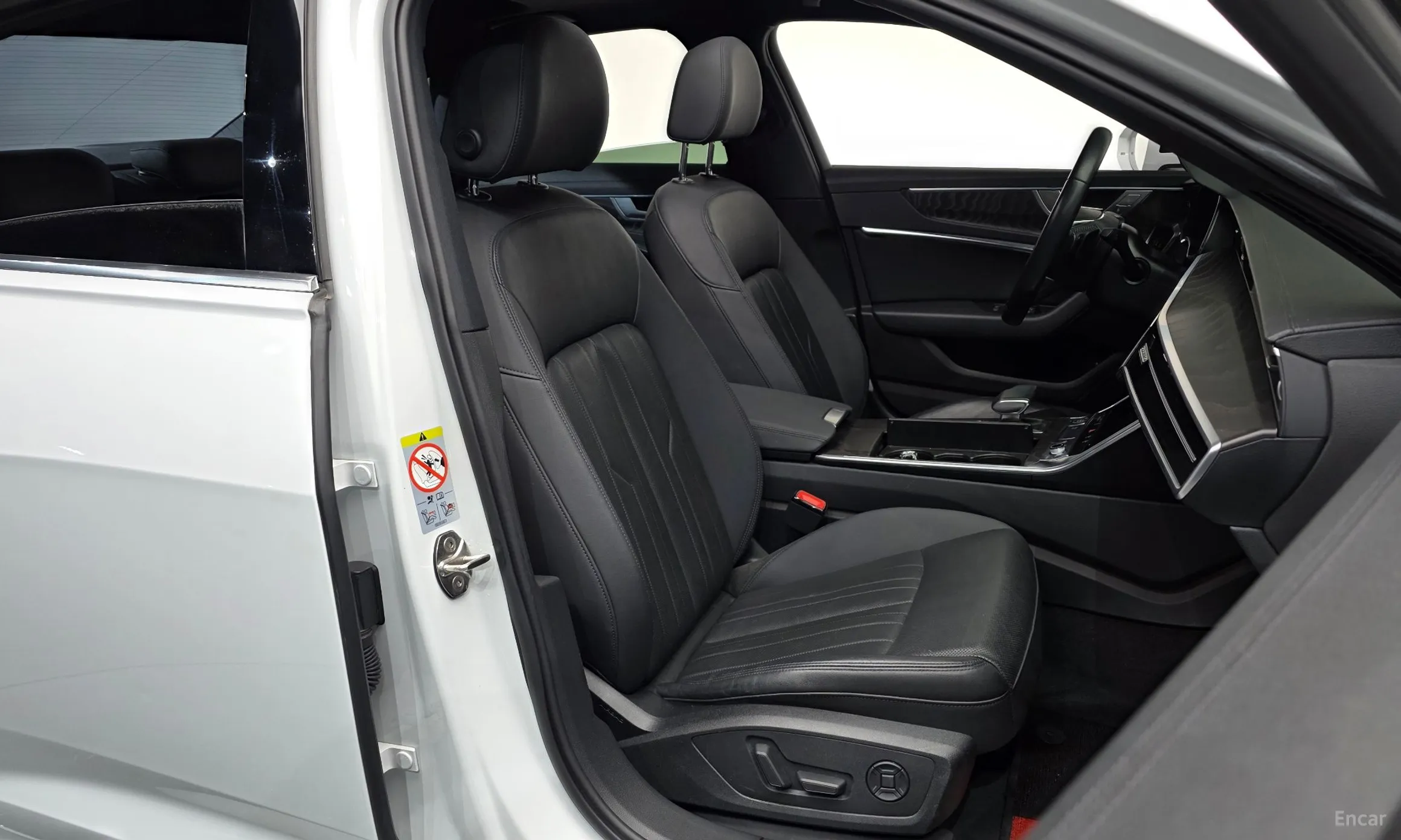 Audi A6 (C8) превью 10