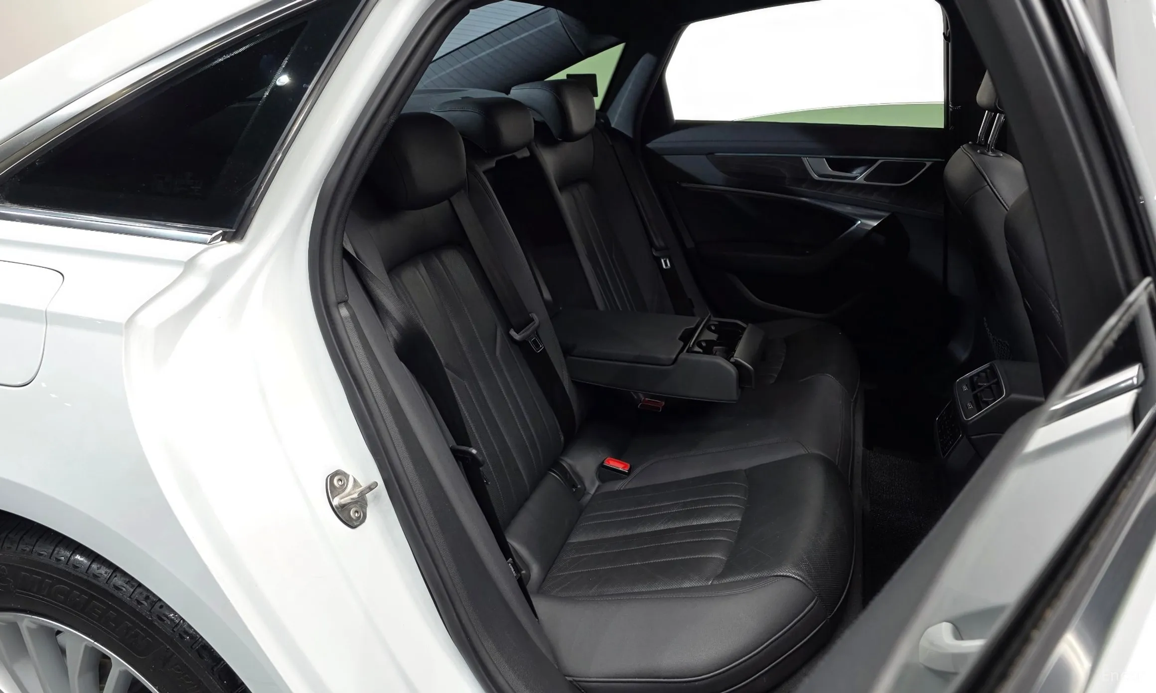 Audi A6 (C8) превью 11