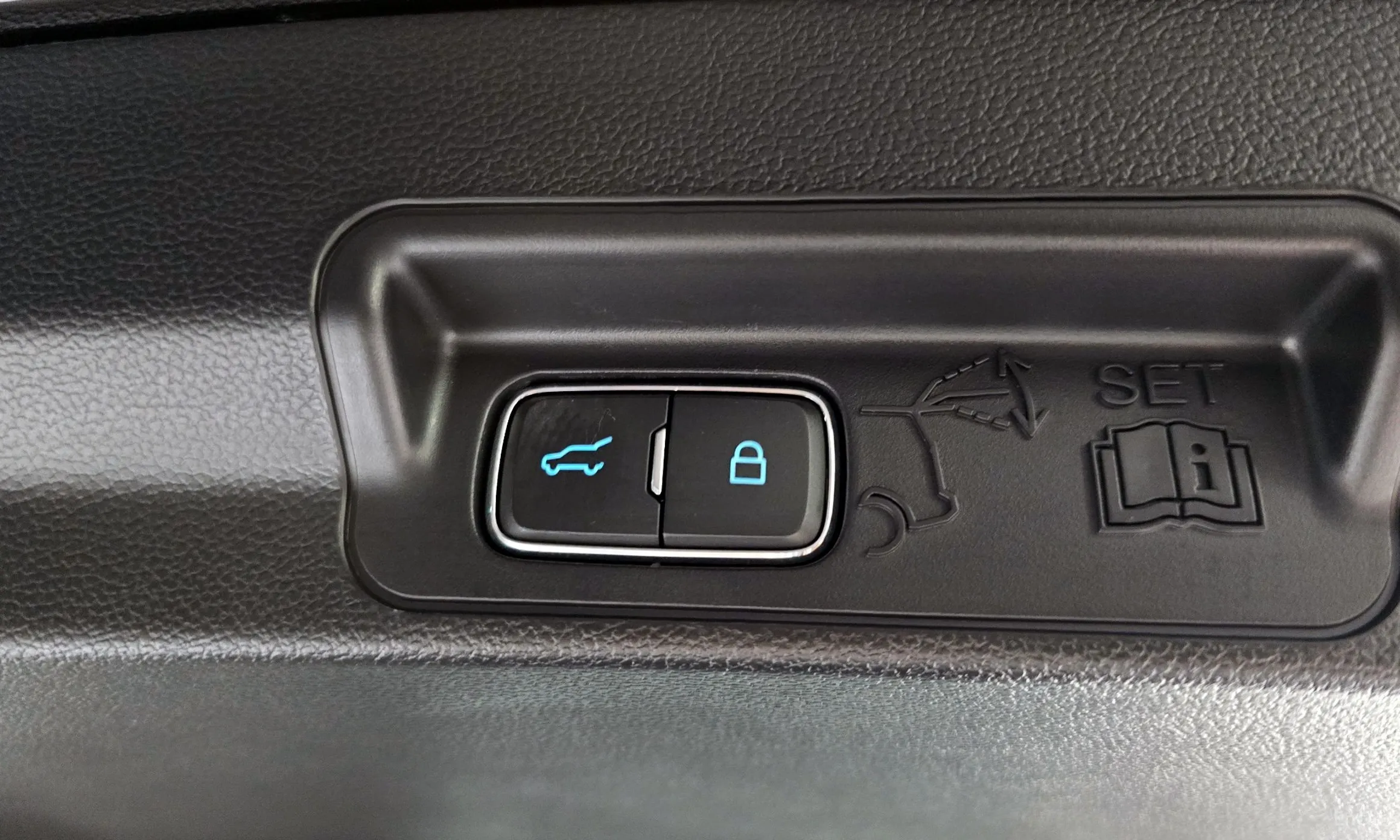 Ford Explorer 6th Generation превью 17