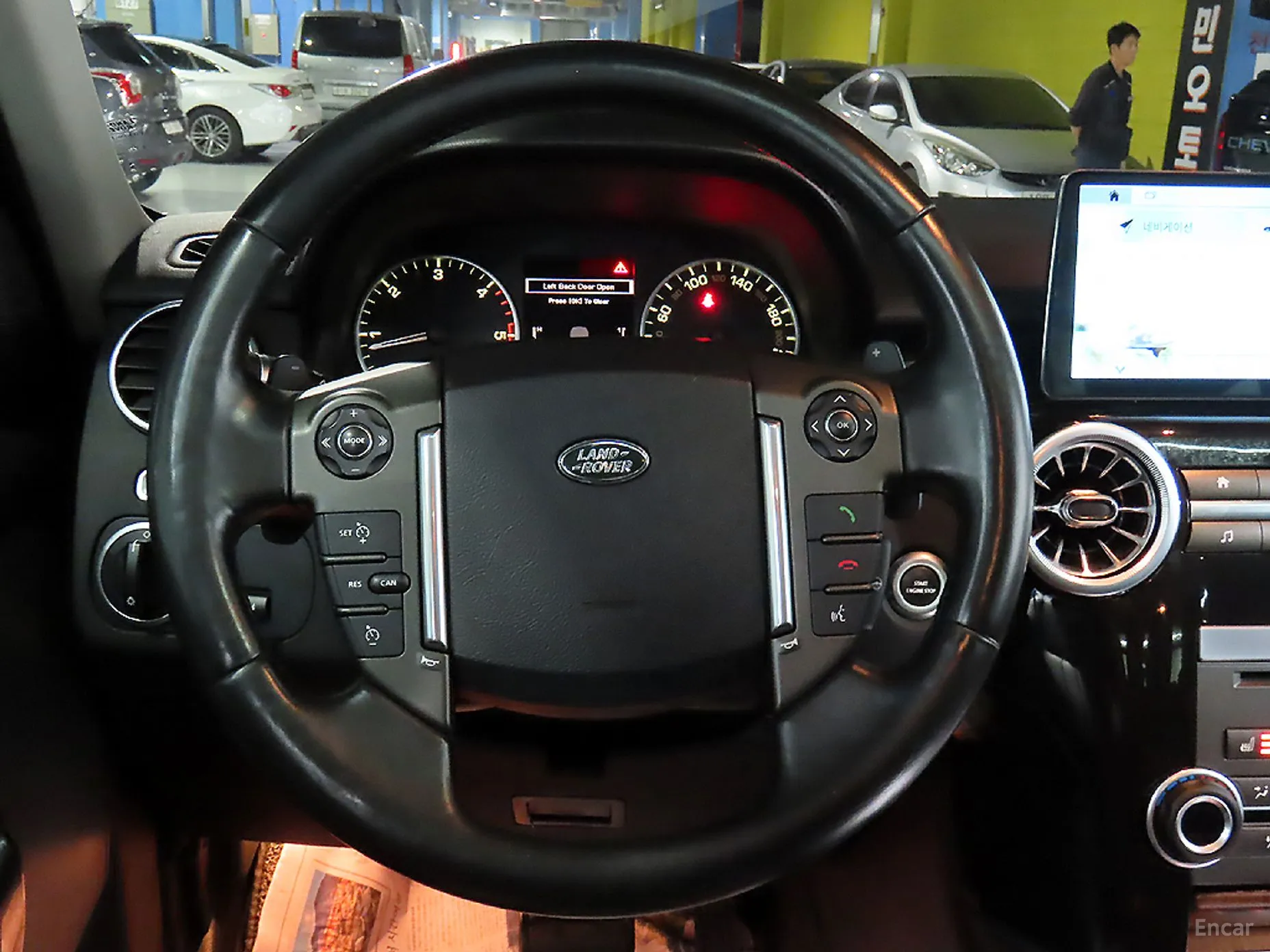 Land Rover Discovery 4 превью 10