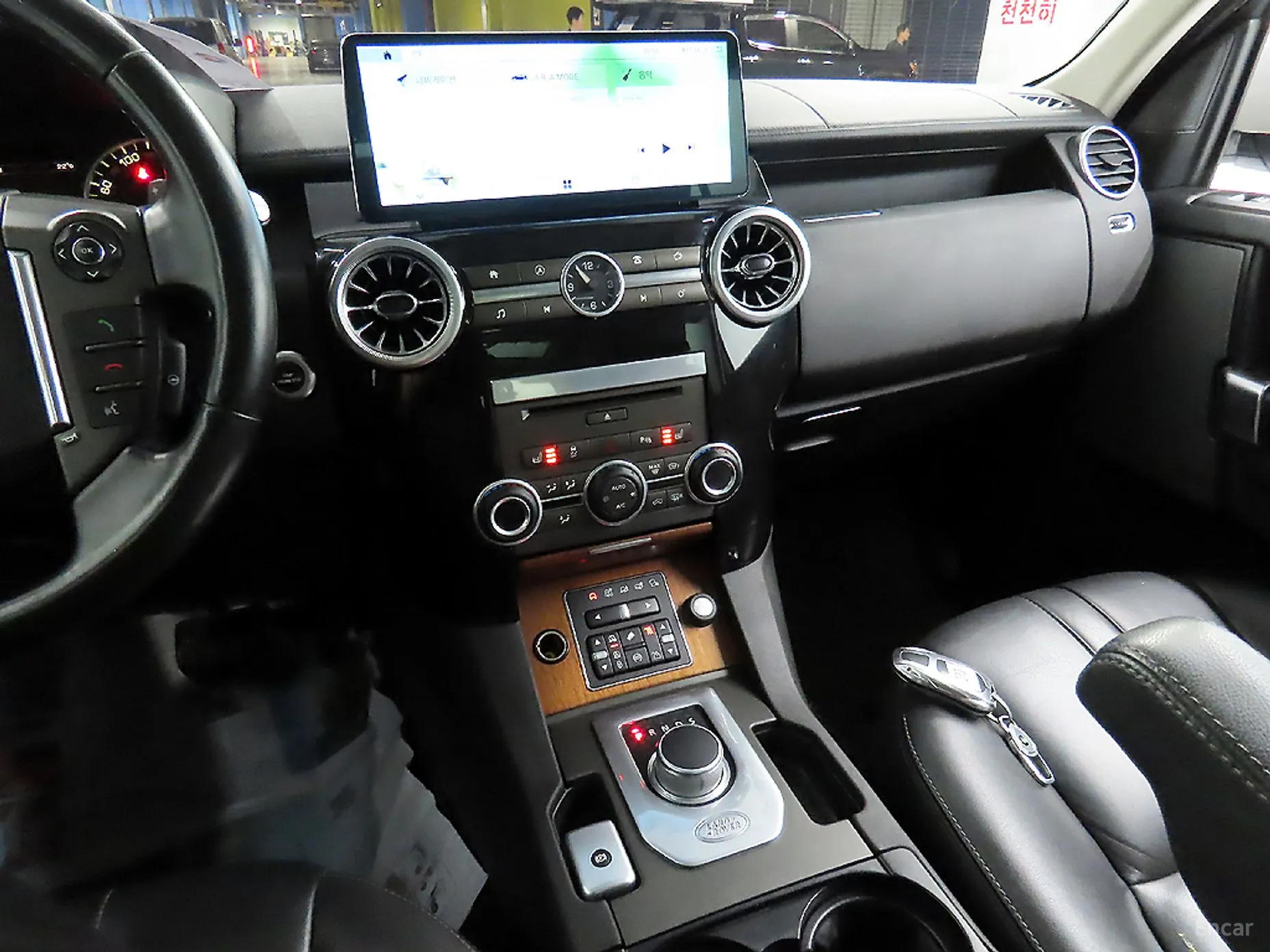 Land Rover Discovery 4 превью 11