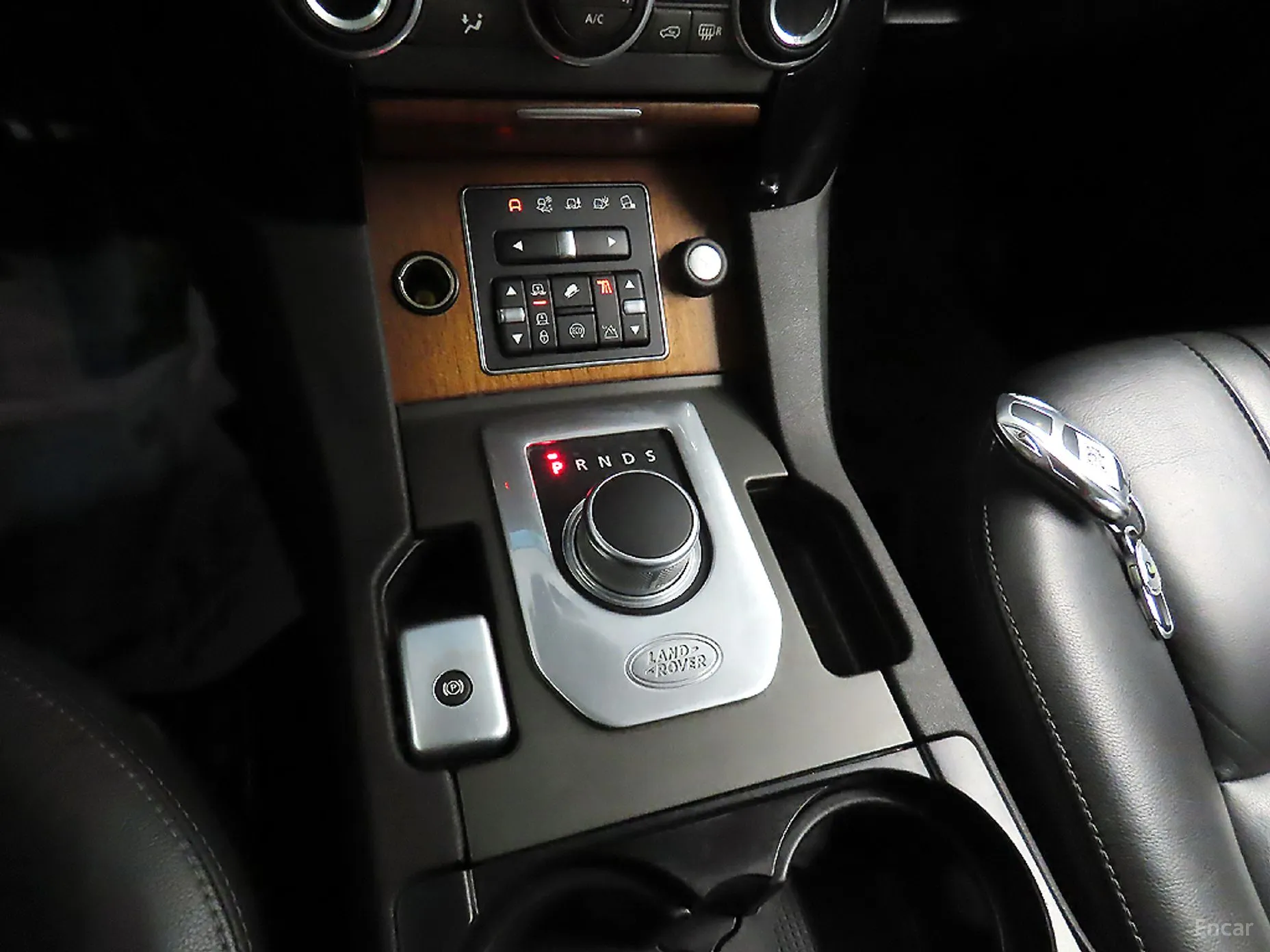 Land Rover Discovery 4 превью 13