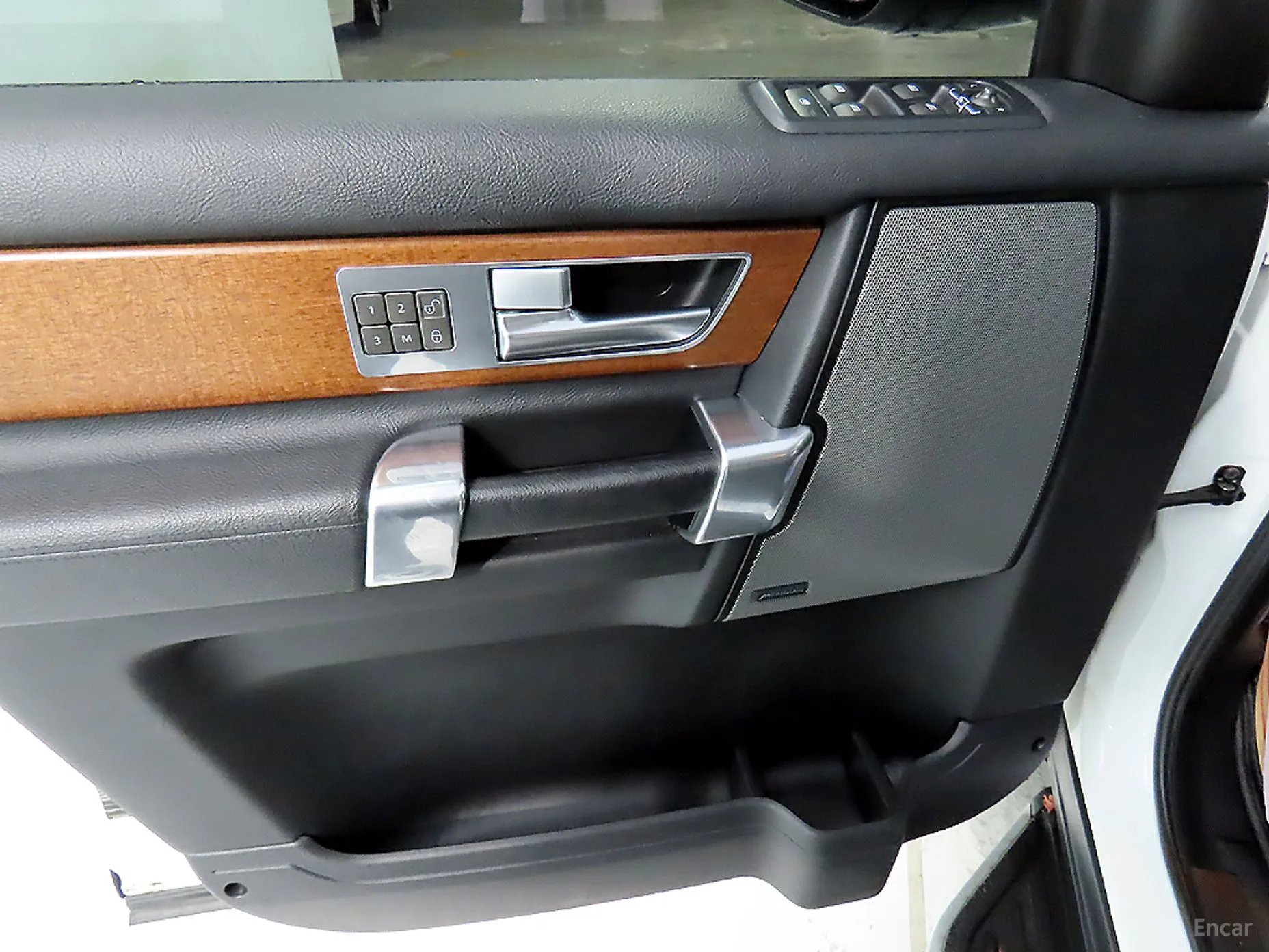 Land Rover Discovery 4 превью 14