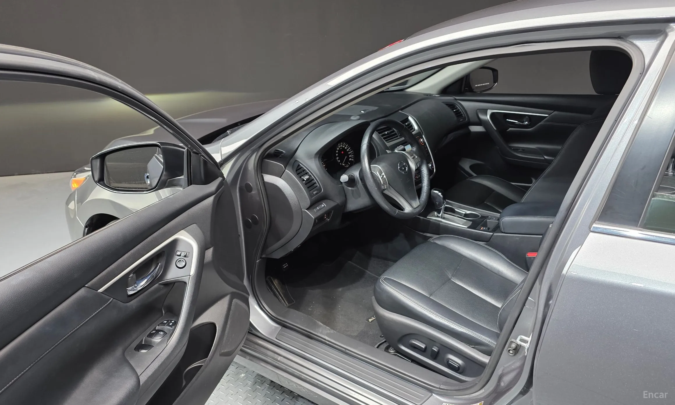 Nissan Altima превью 10