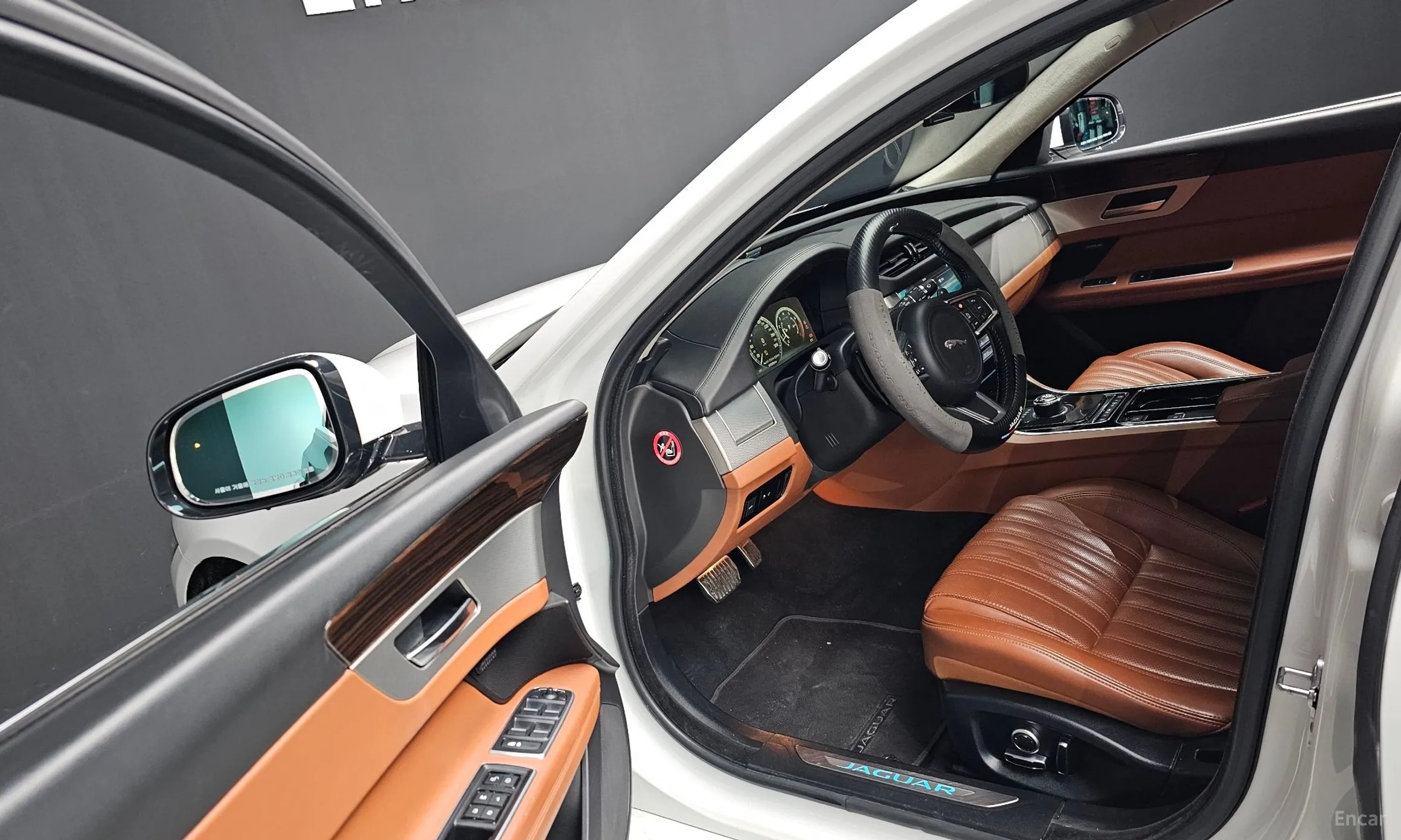 Jaguar XF (x260) превью 10