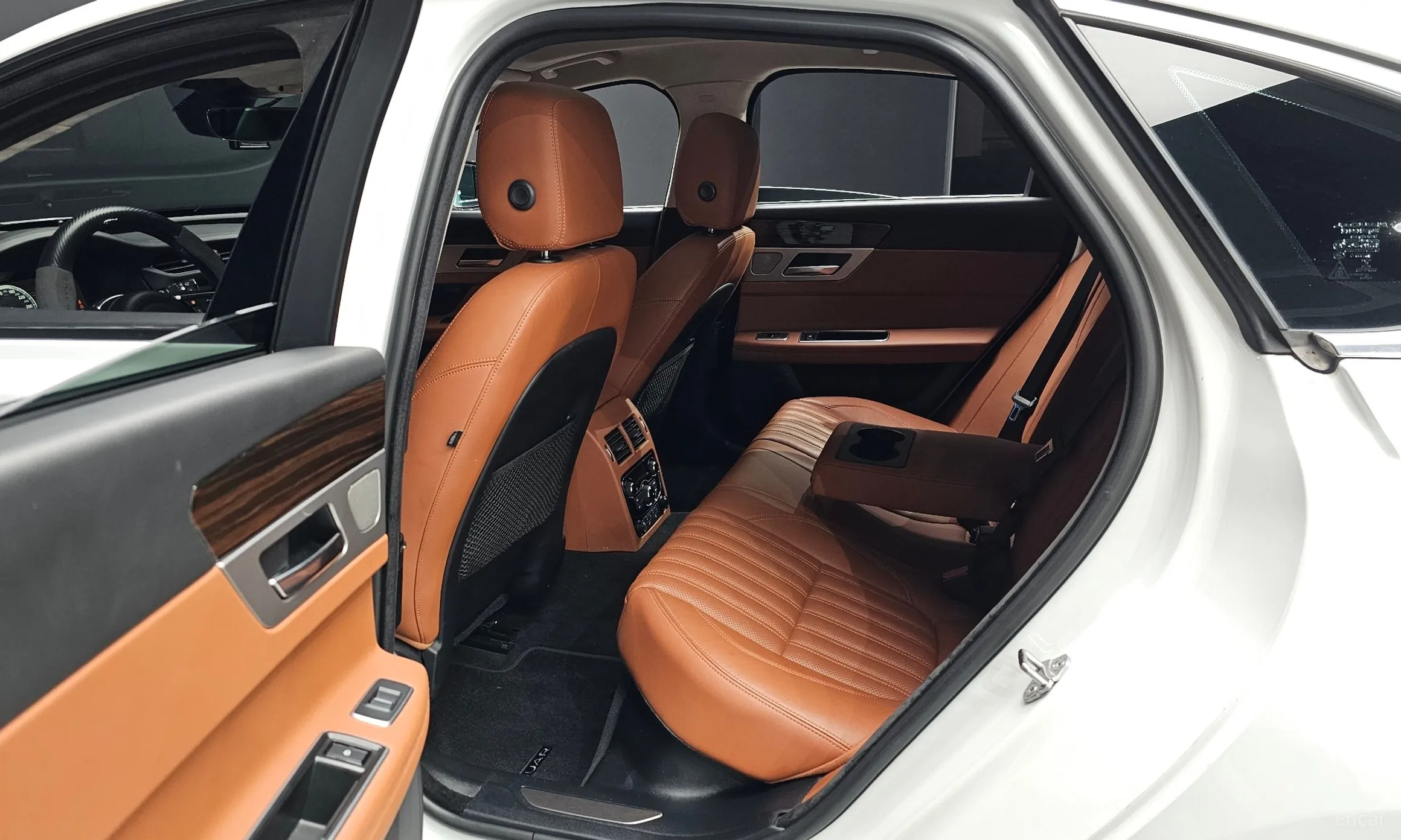 Jaguar XF (x260) превью 11