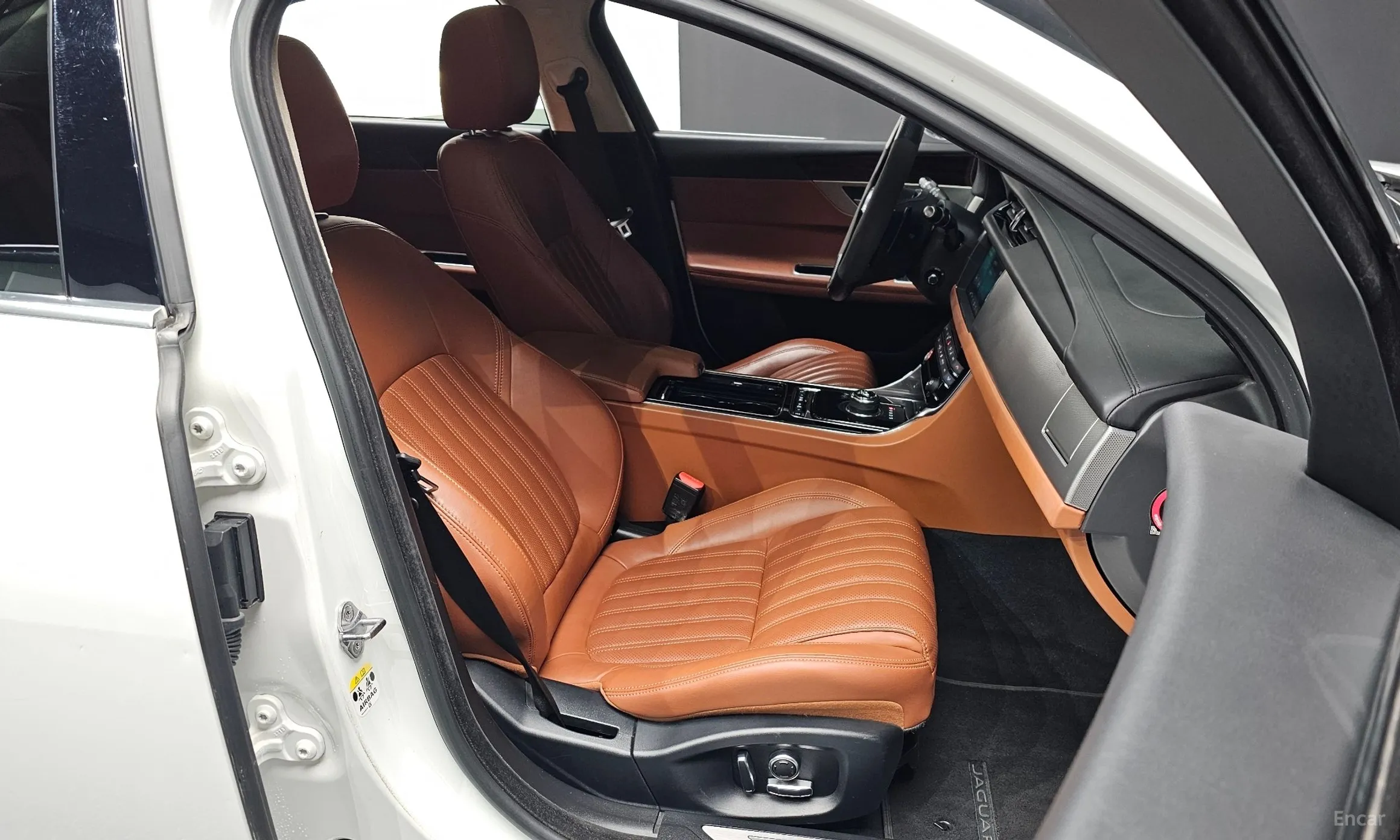 Jaguar XF (x260) превью 12