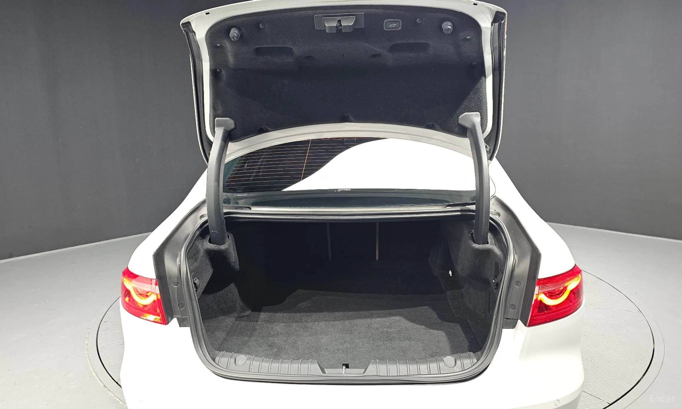 Jaguar XF (x260) превью 20