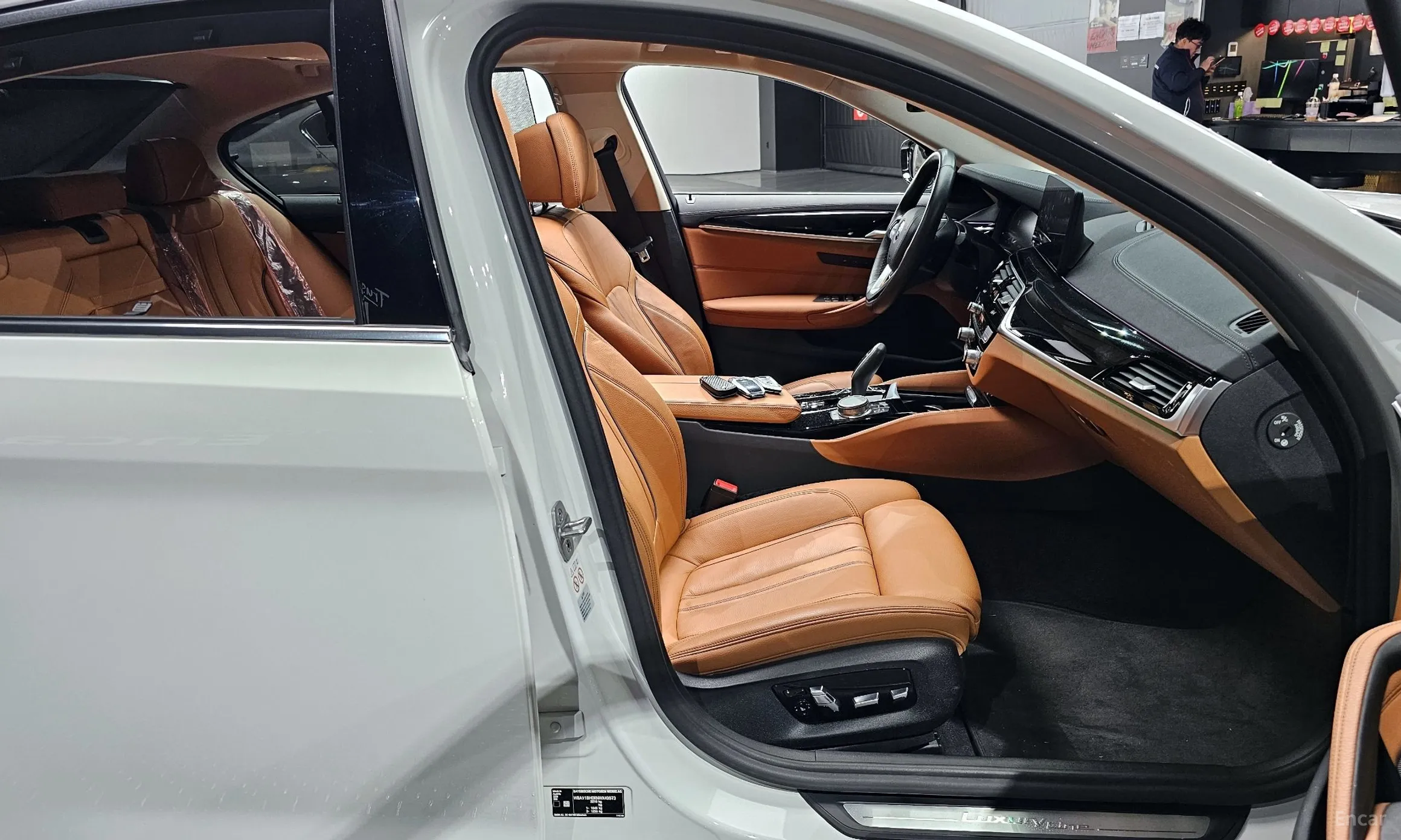 BMW 5 Series (G30) превью 10
