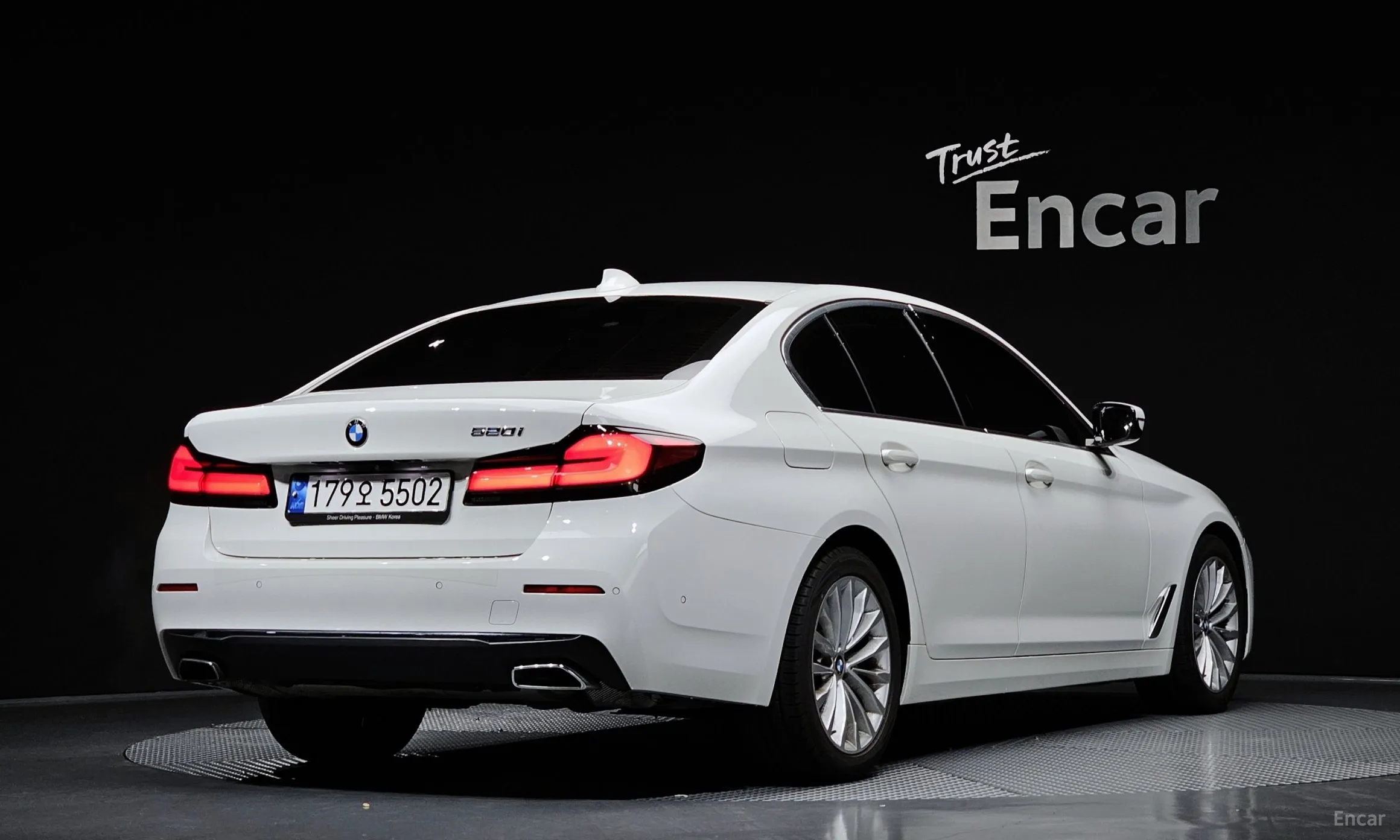 BMW 5 Series (G30) превью 2