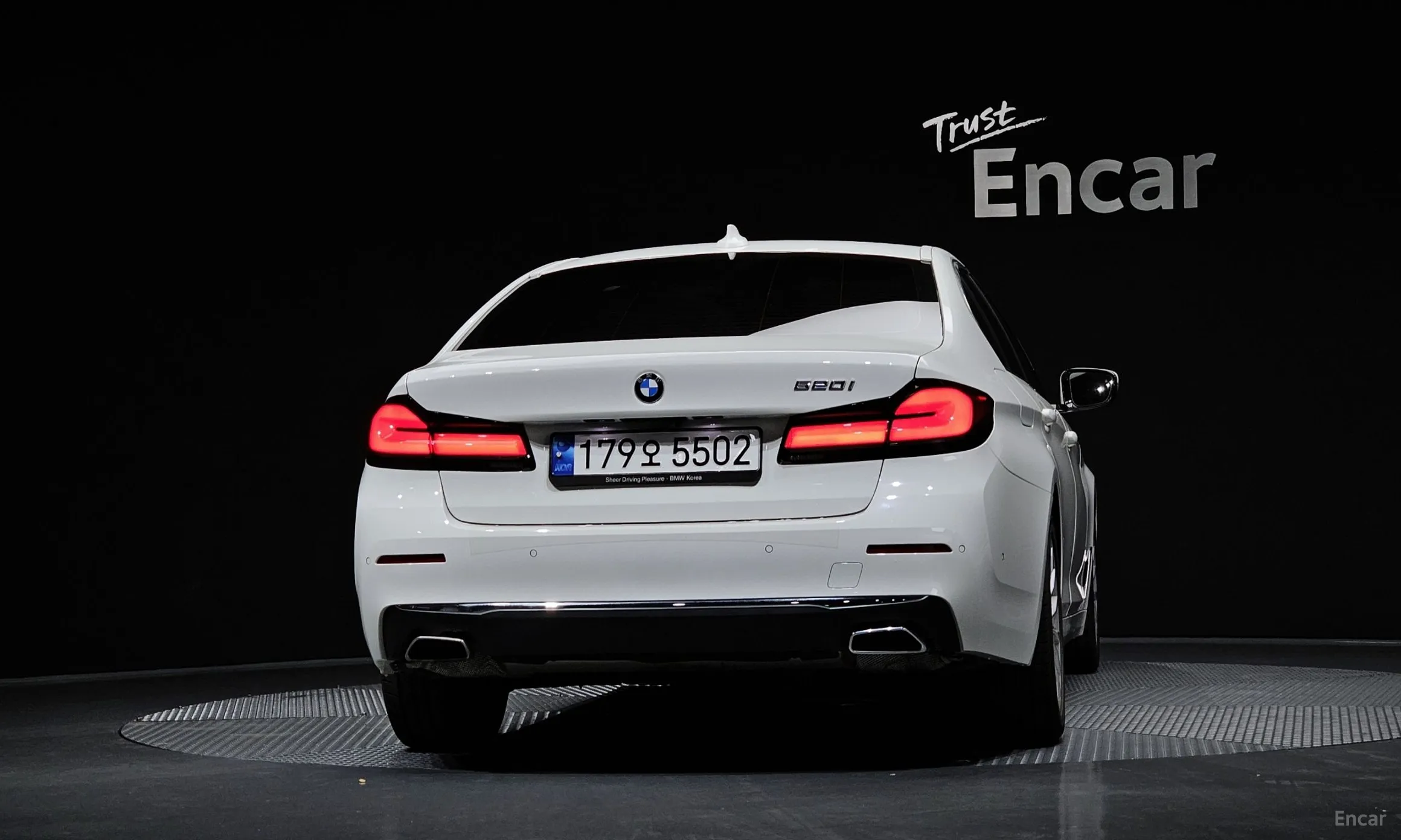BMW 5 Series (G30) превью 4