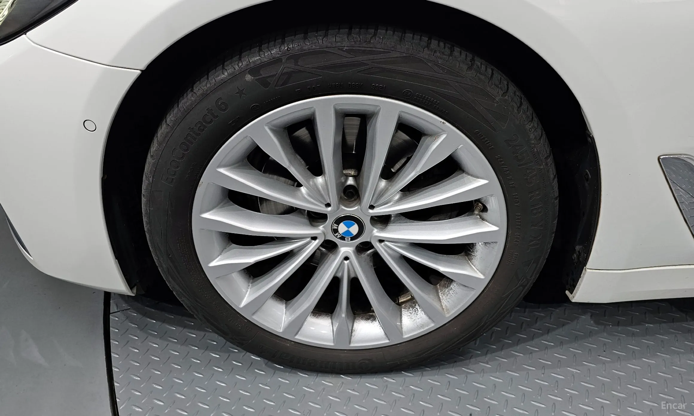 BMW 5 Series (G30) превью 5