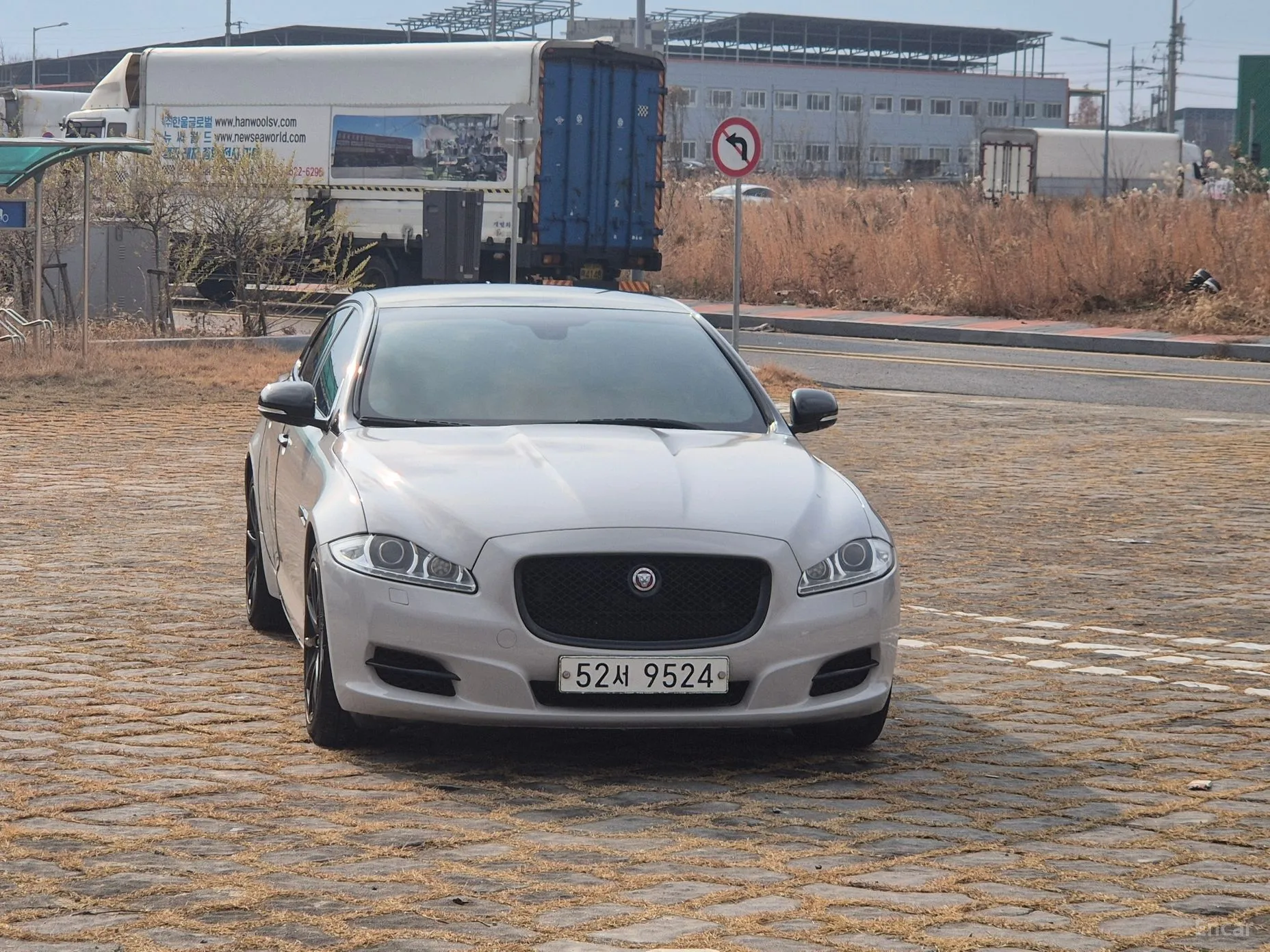 Jaguar All New XJ превью 3