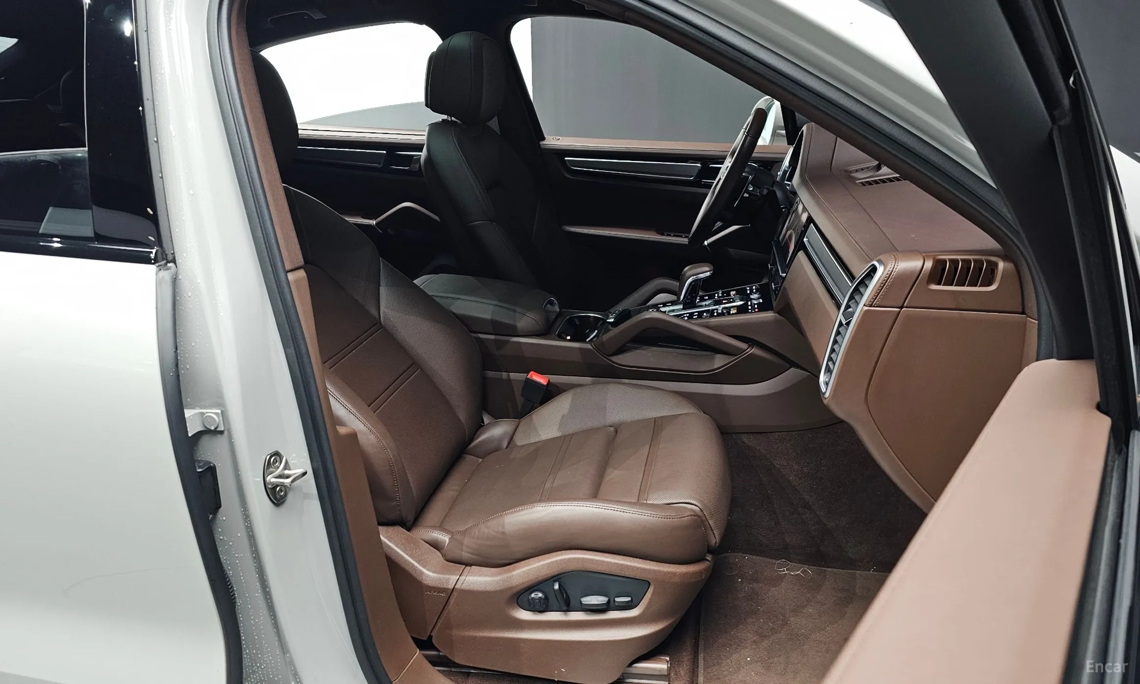 Porsche Cayenne (PO536) превью 12