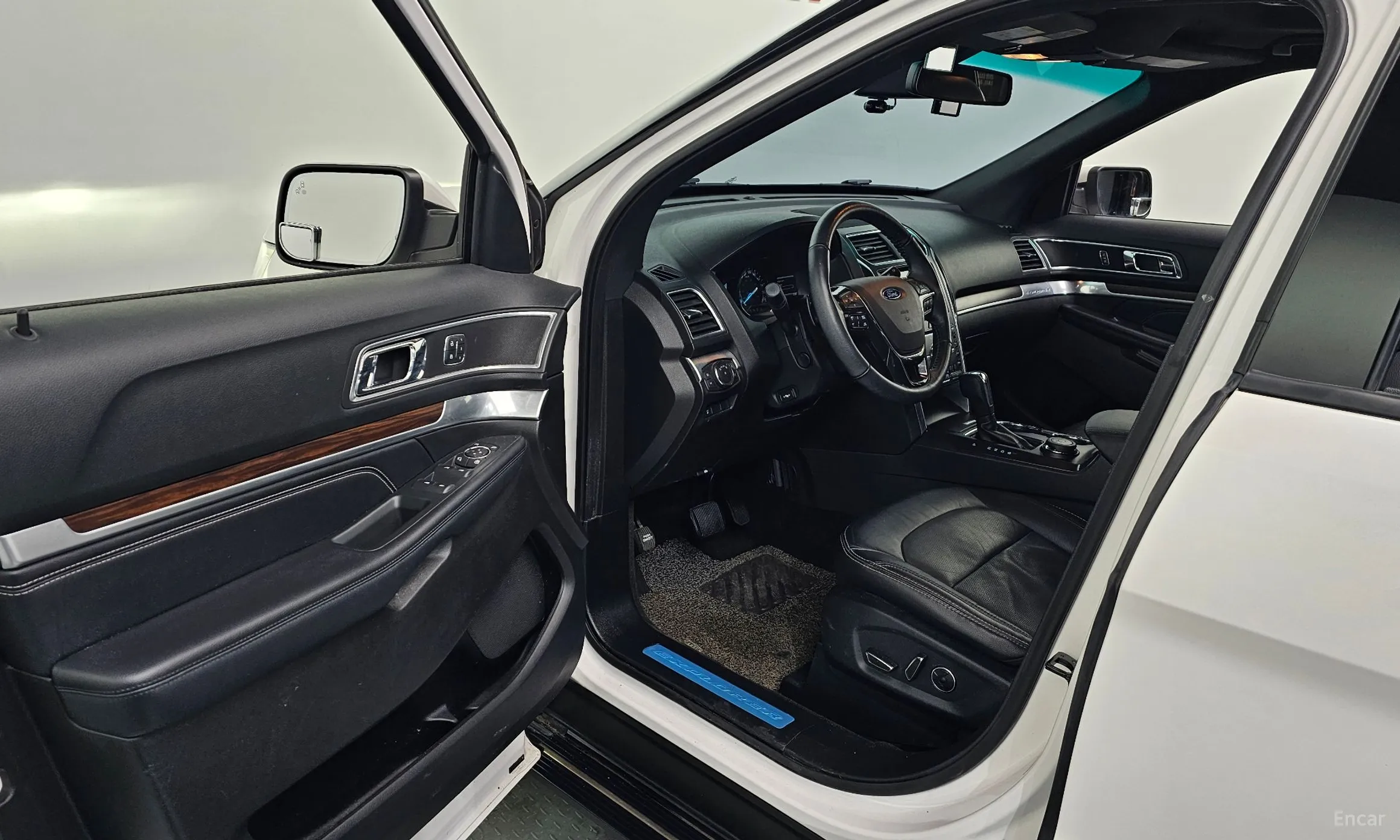 Ford Explorer превью 10