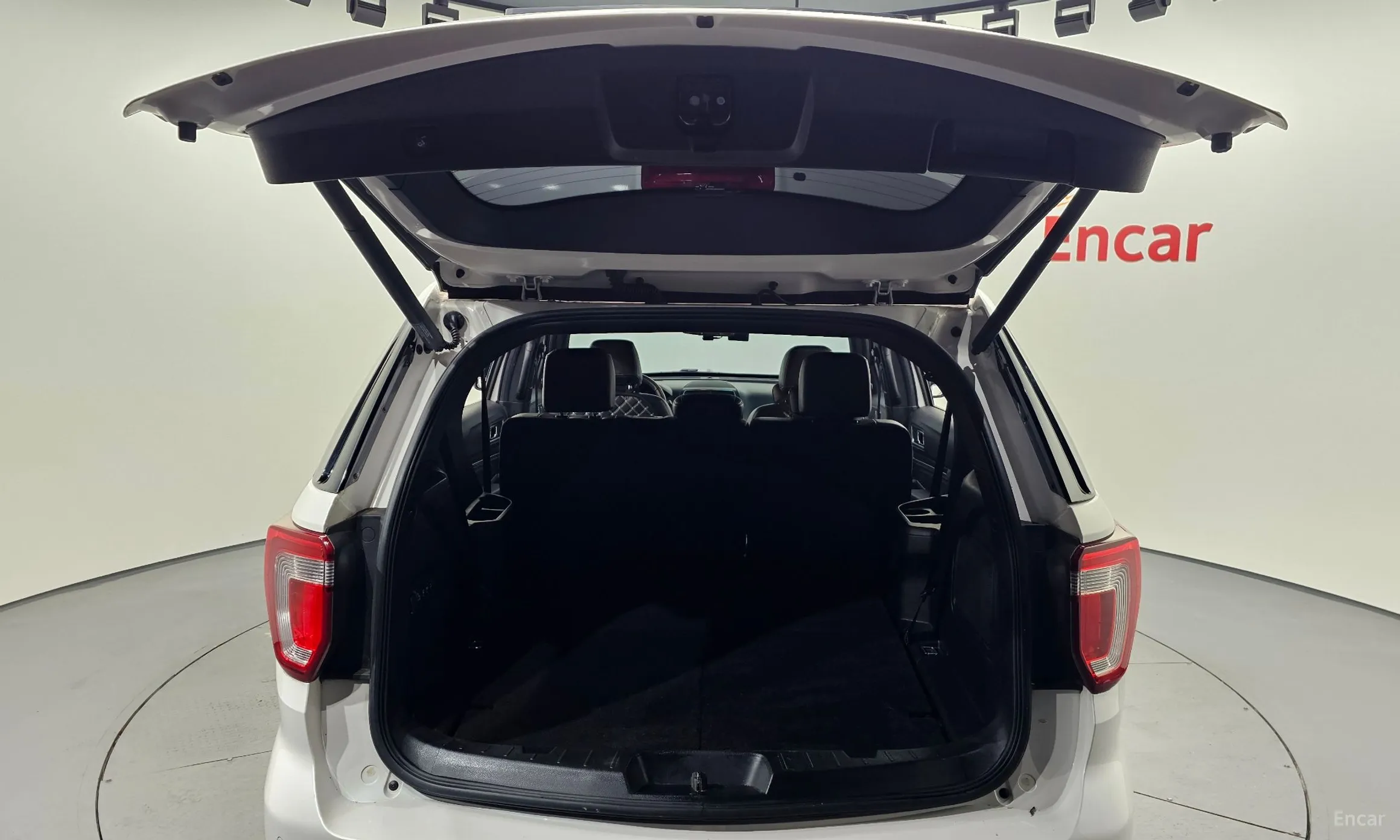 Ford Explorer превью 20