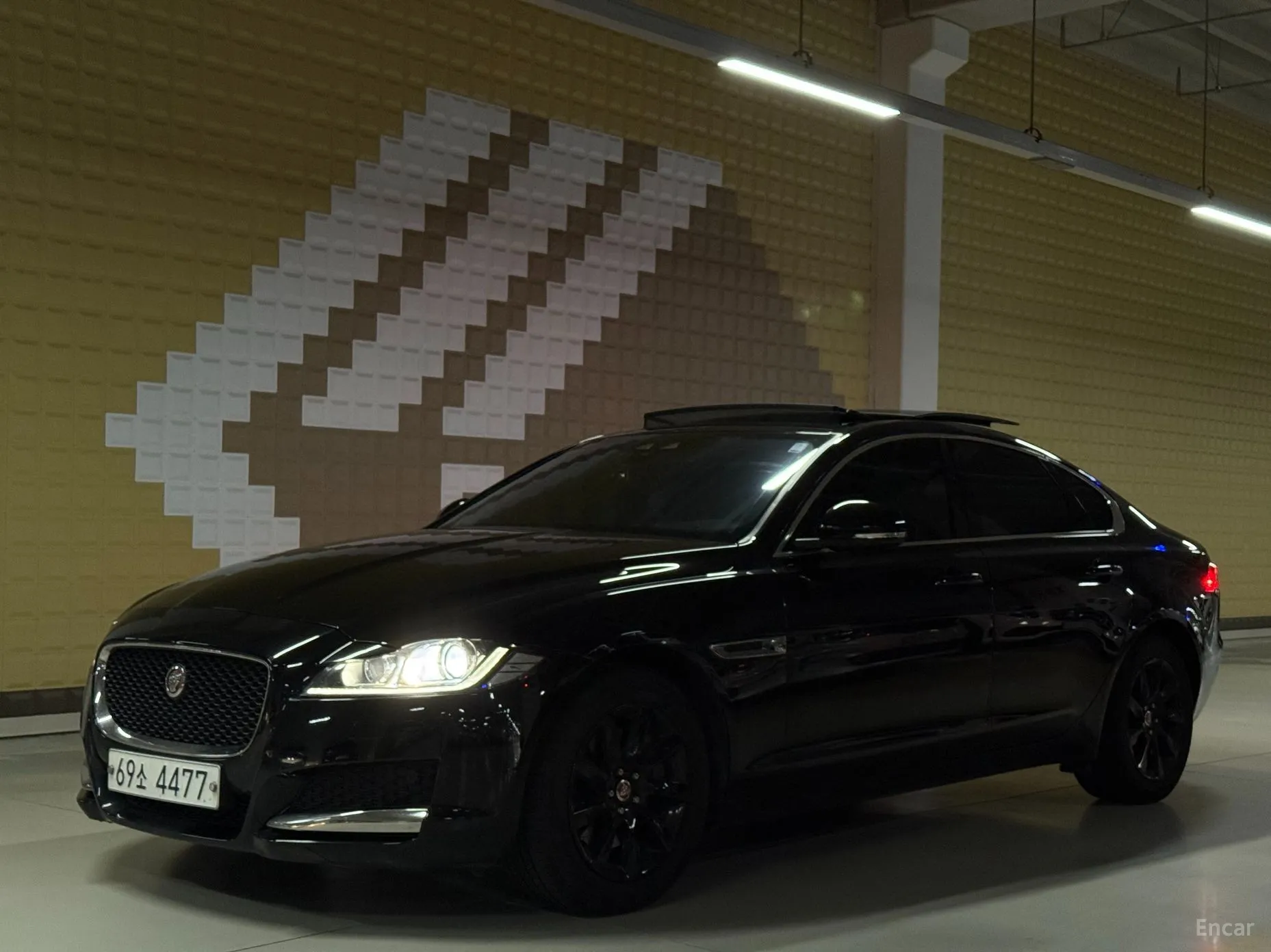 Jaguar XF (x260) превью 3