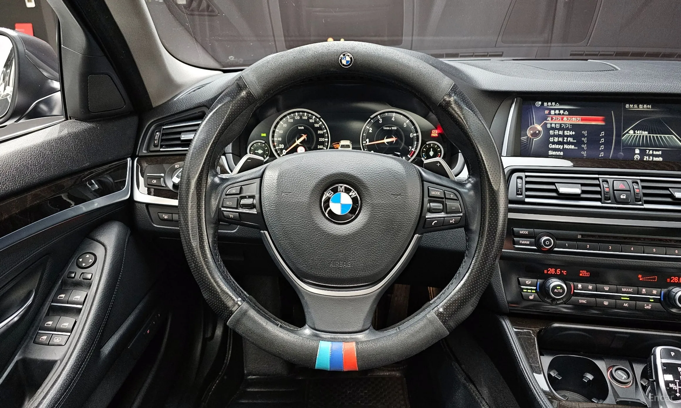 BMW 5 Series (F10) превью 13