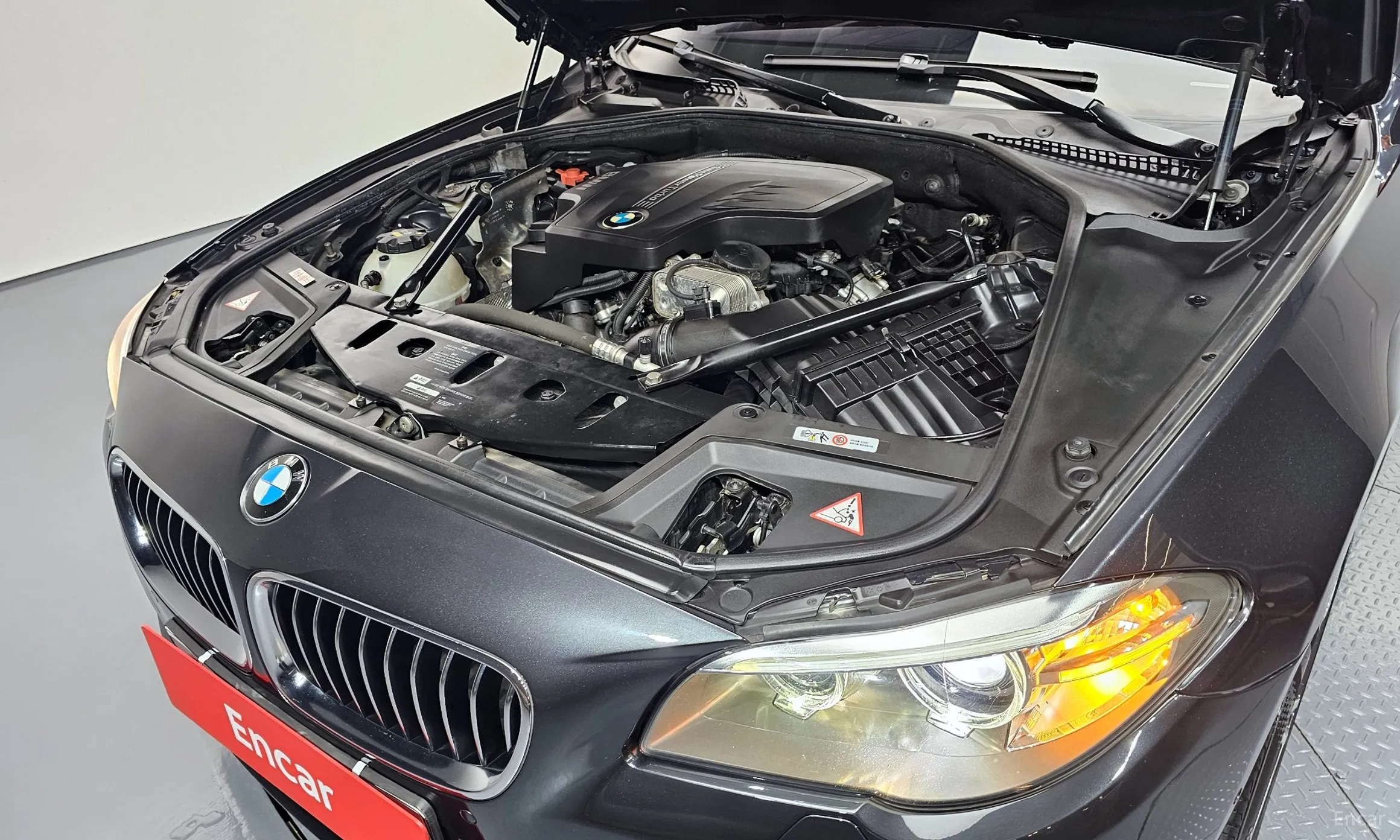 BMW 5 Series (F10) превью 6