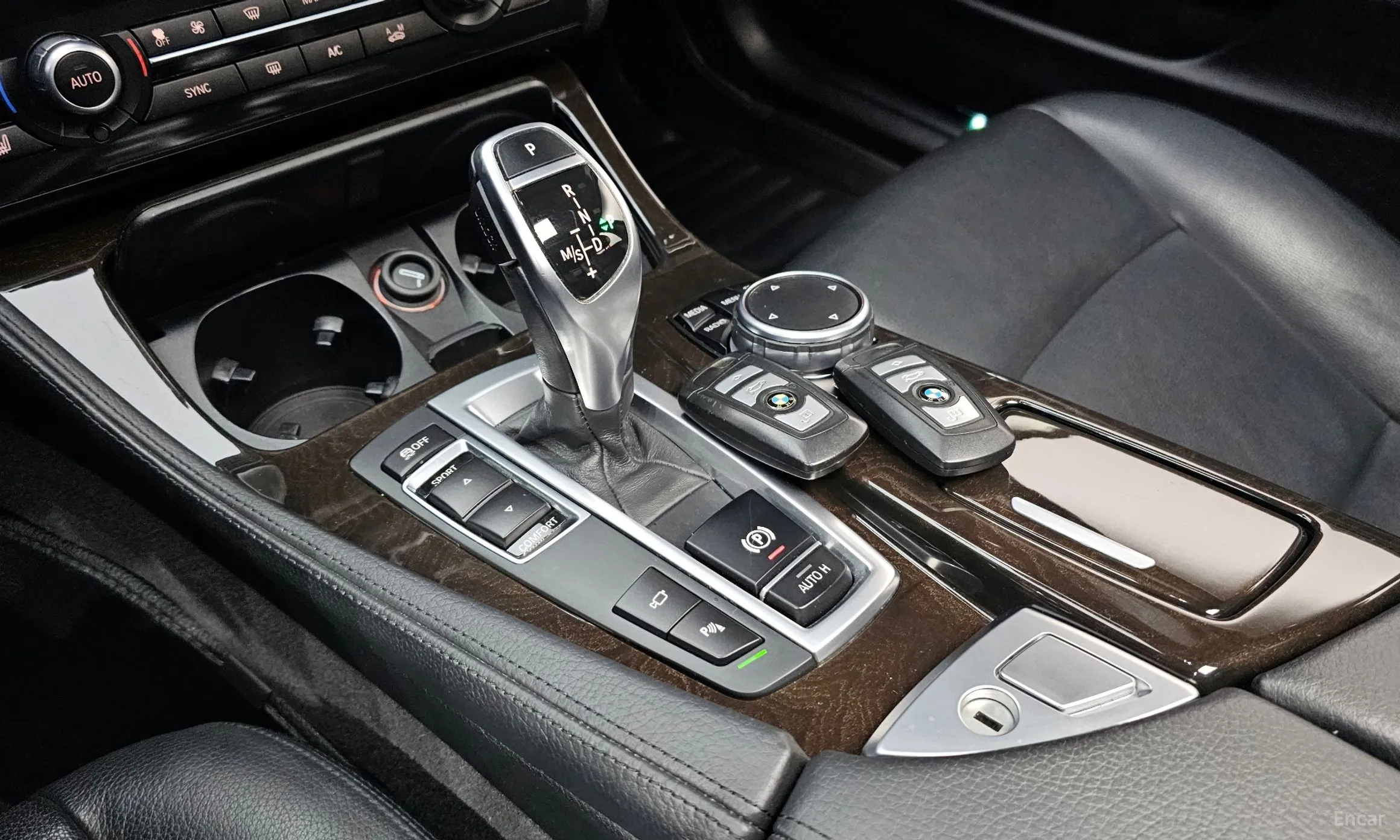 BMW 5 Series (F10) превью 9
