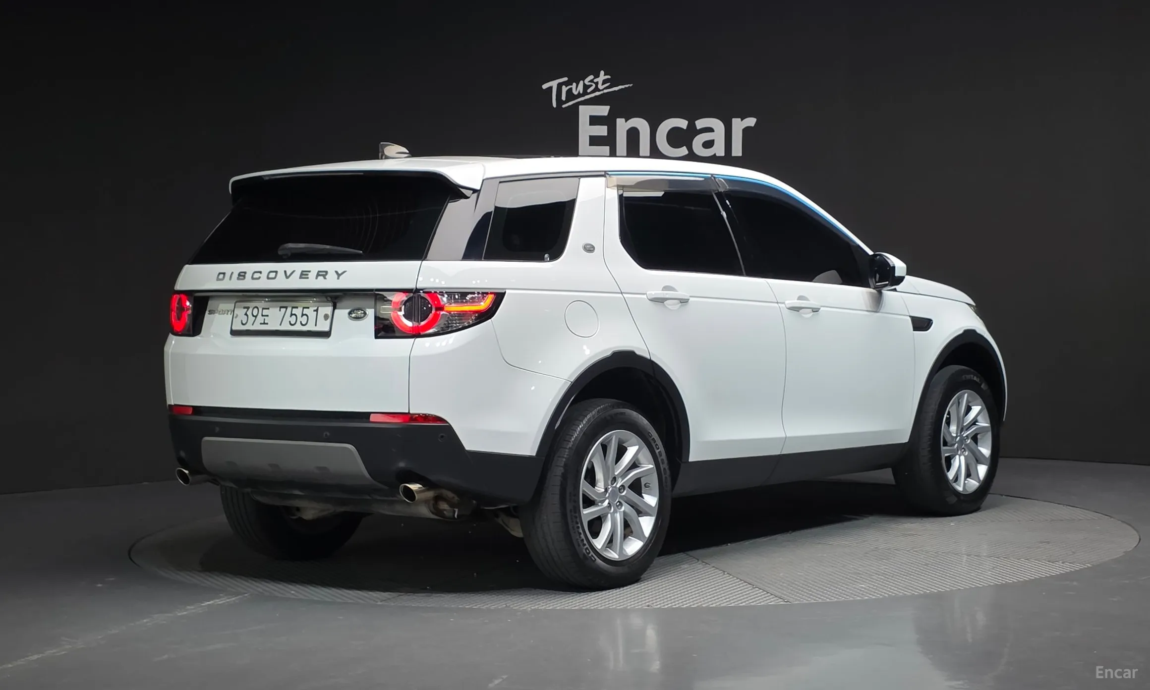 Land Rover Discovery Sports превью 2