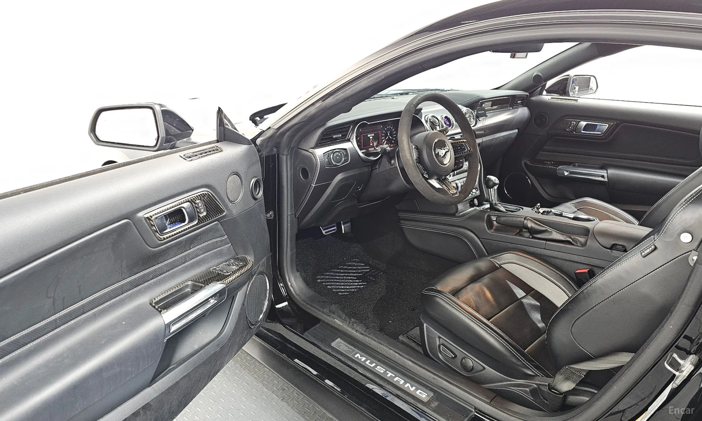 Ford Mustang превью 10