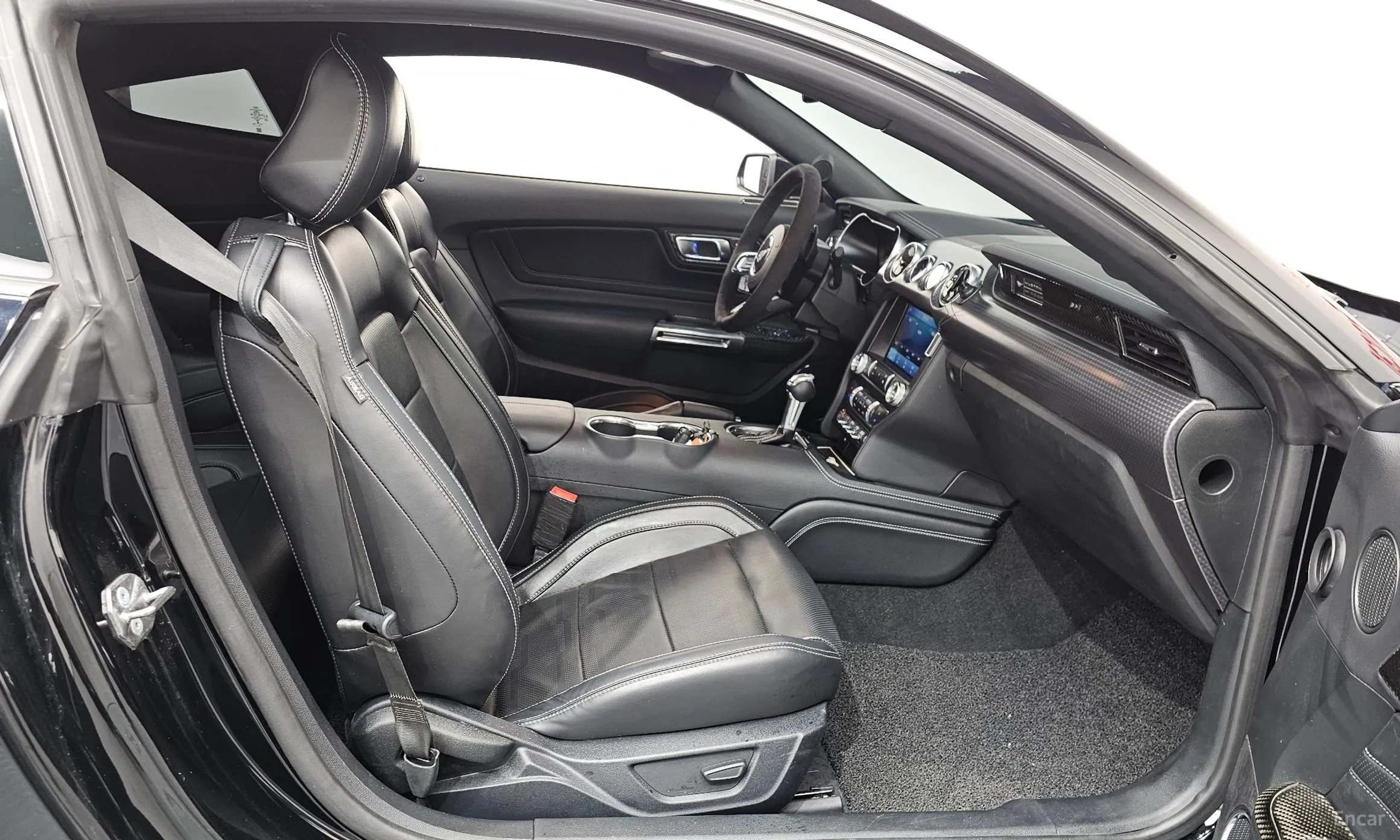 Ford Mustang превью 11