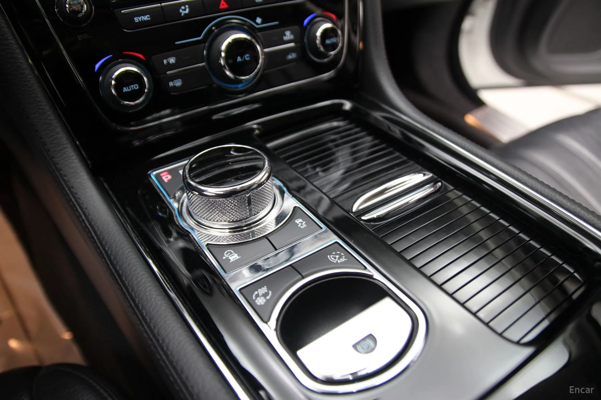 Jaguar All New XJ превью 10