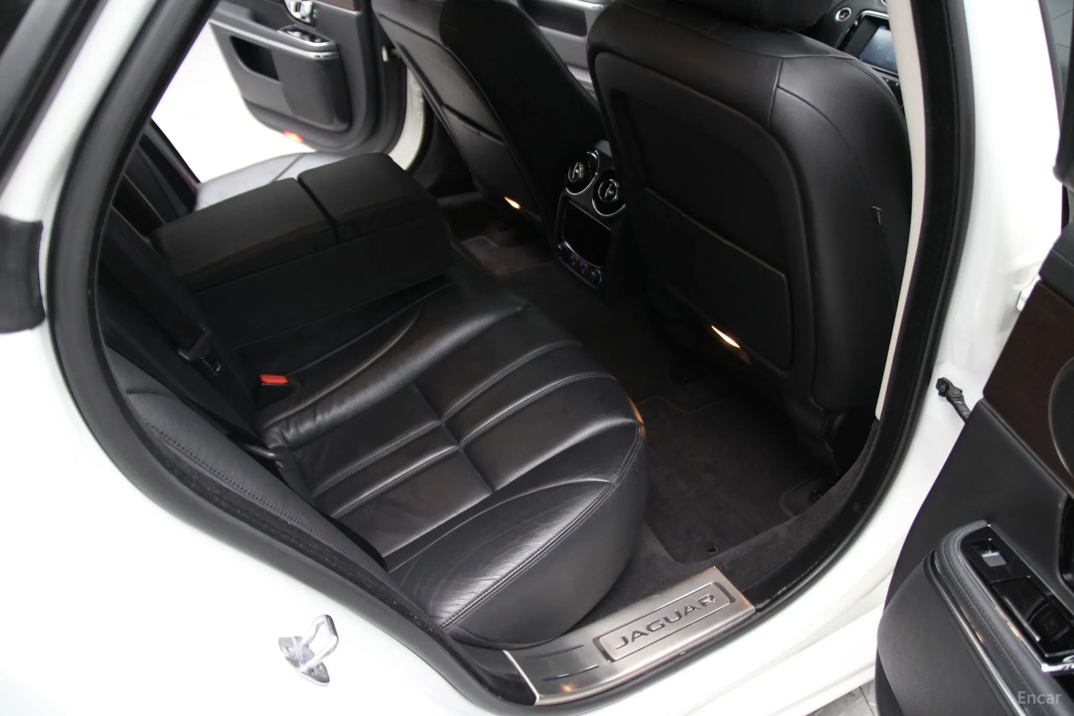 Jaguar All New XJ превью 16