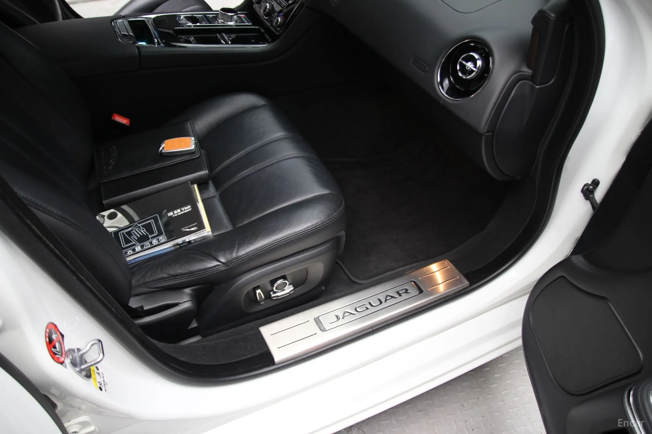 Jaguar All New XJ превью 17