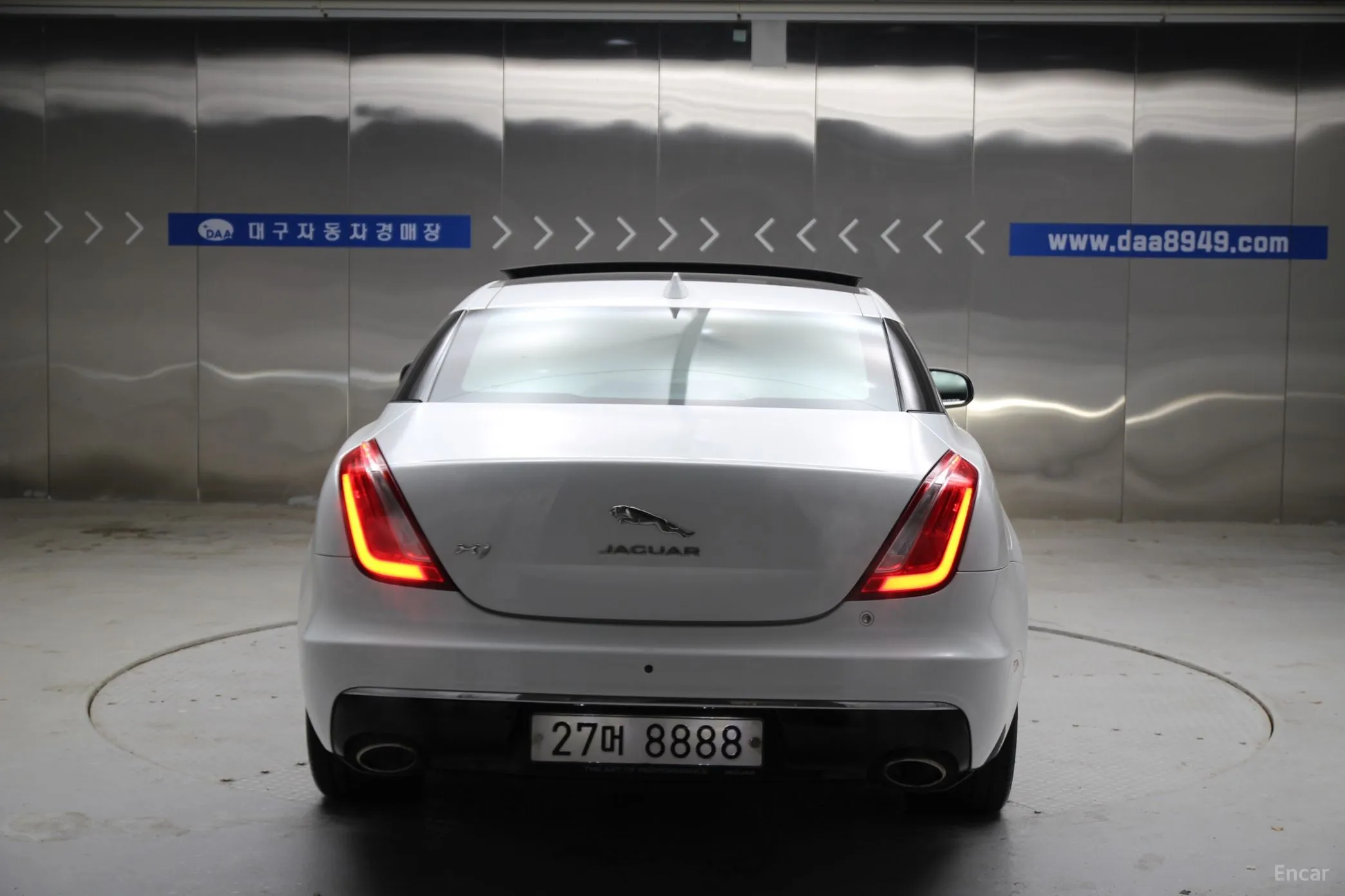 Jaguar All New XJ превью 3