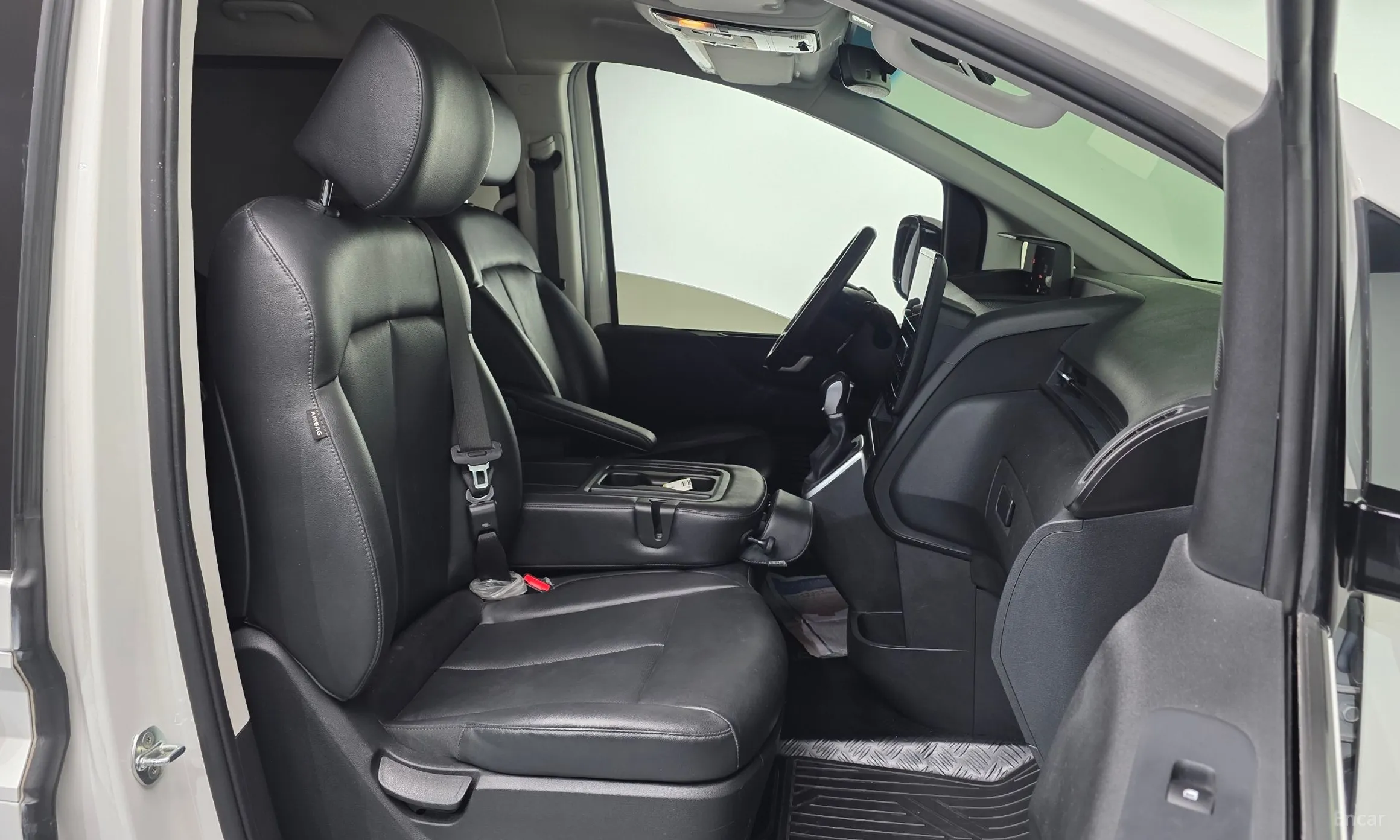 Hyundai Staria превью 10