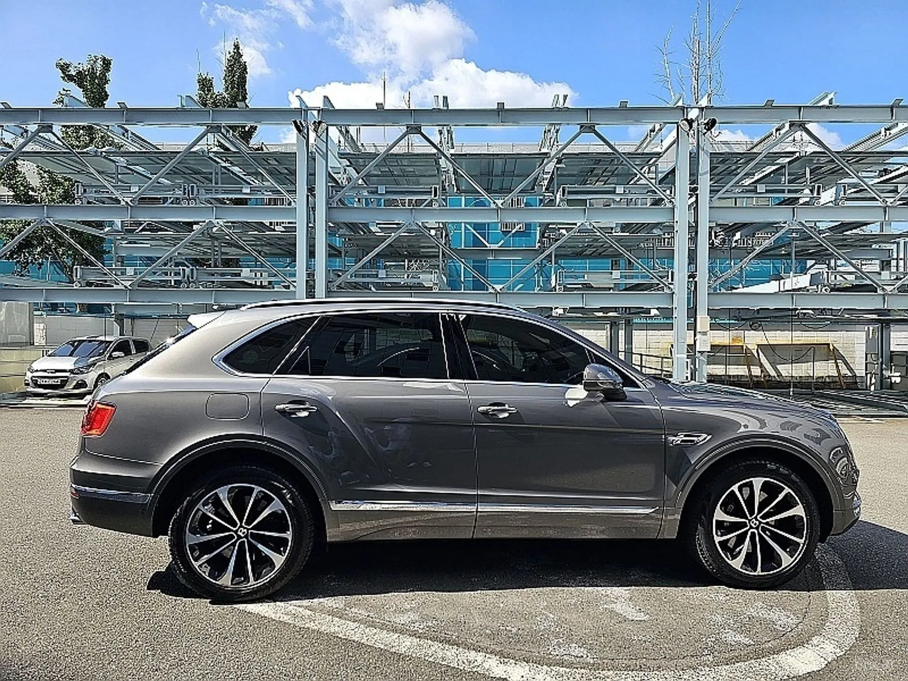 Bentley Bentayga превью 4
