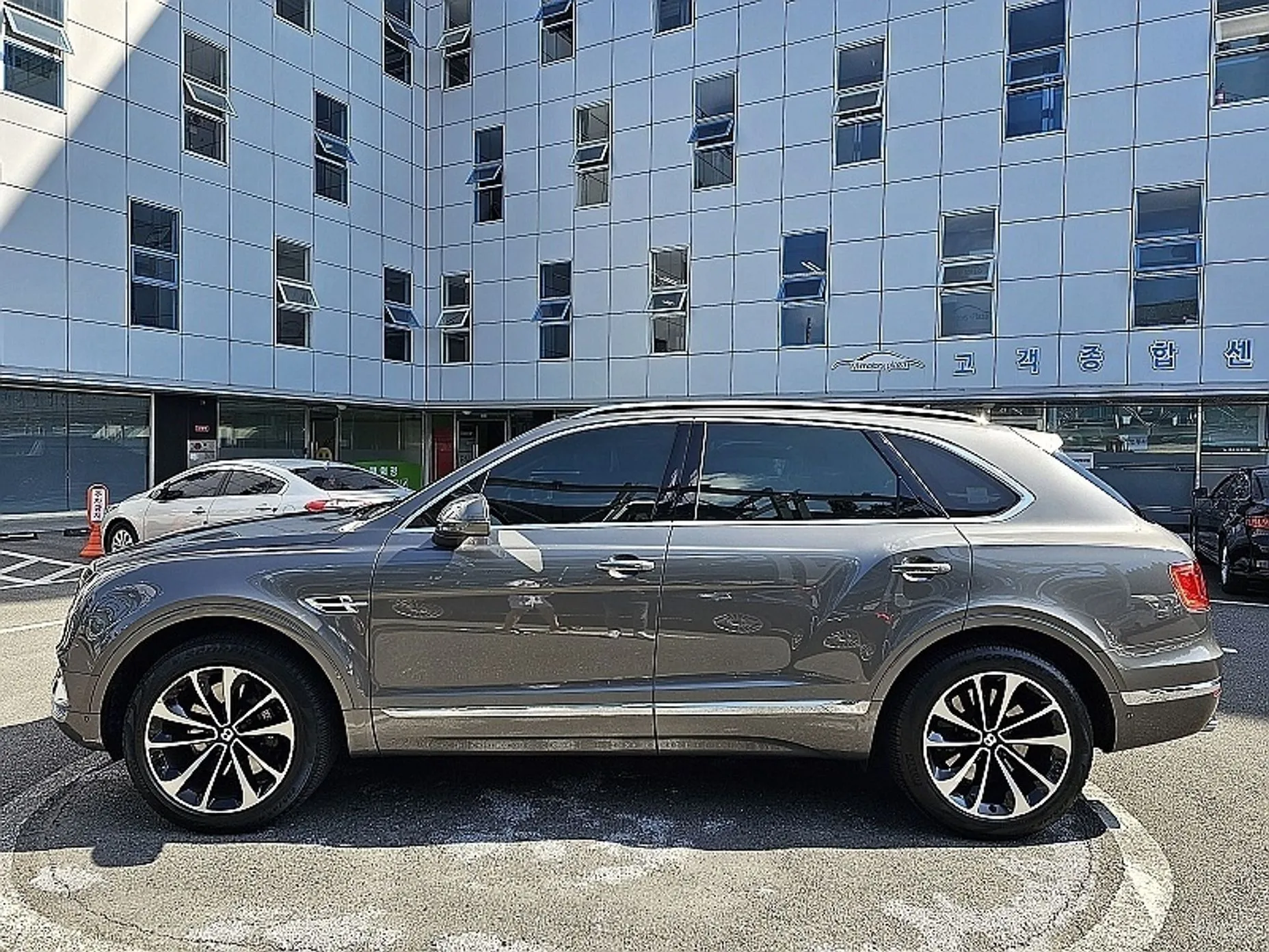 Bentley Bentayga превью 5