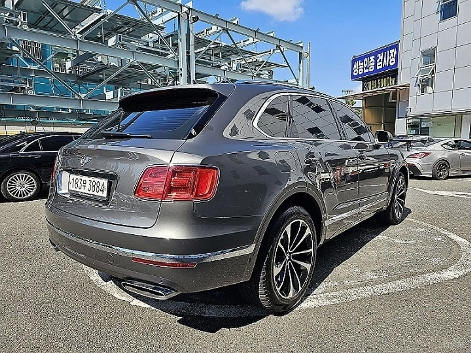 Bentley Bentayga превью 7
