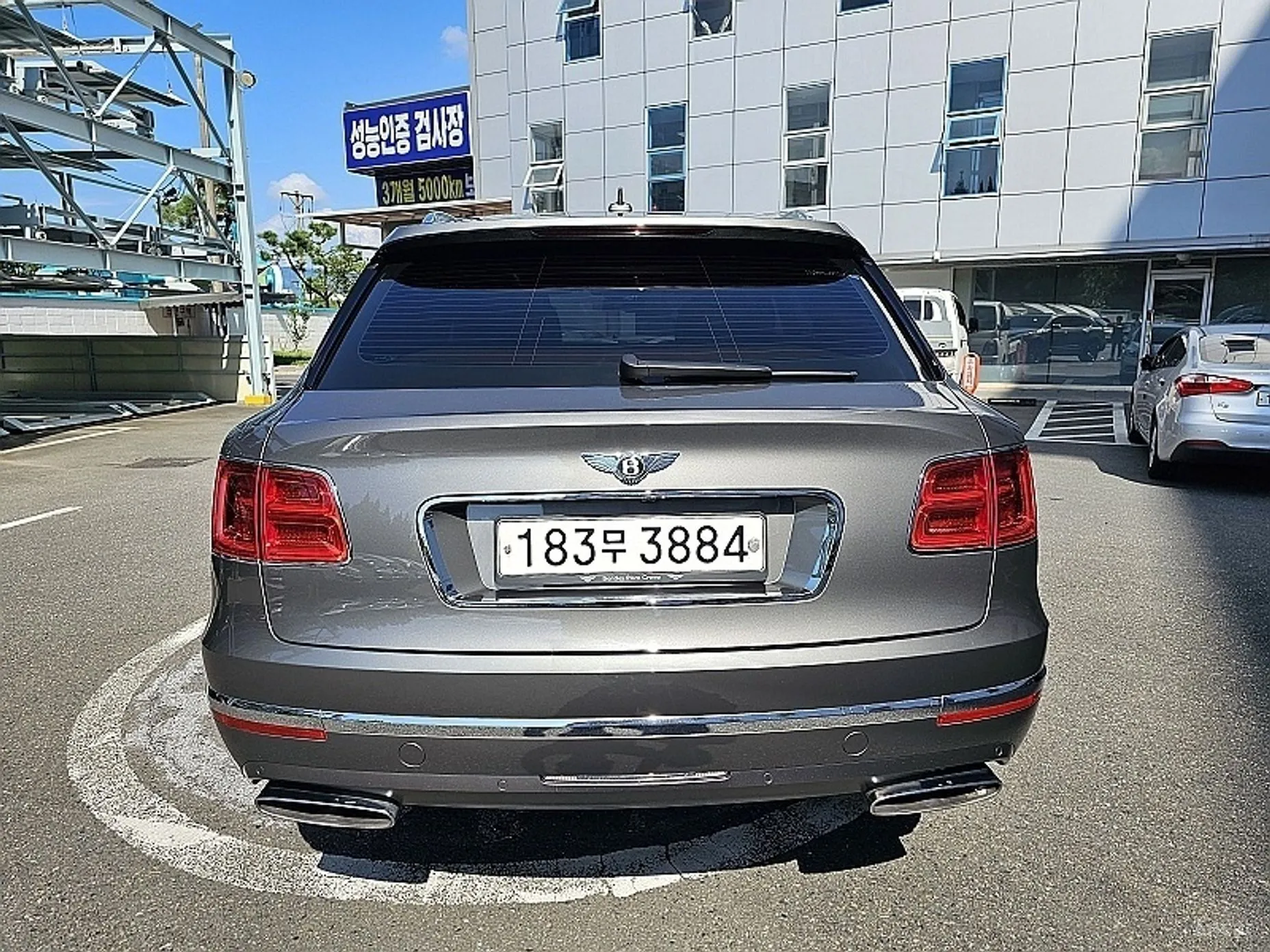 Bentley Bentayga превью 8