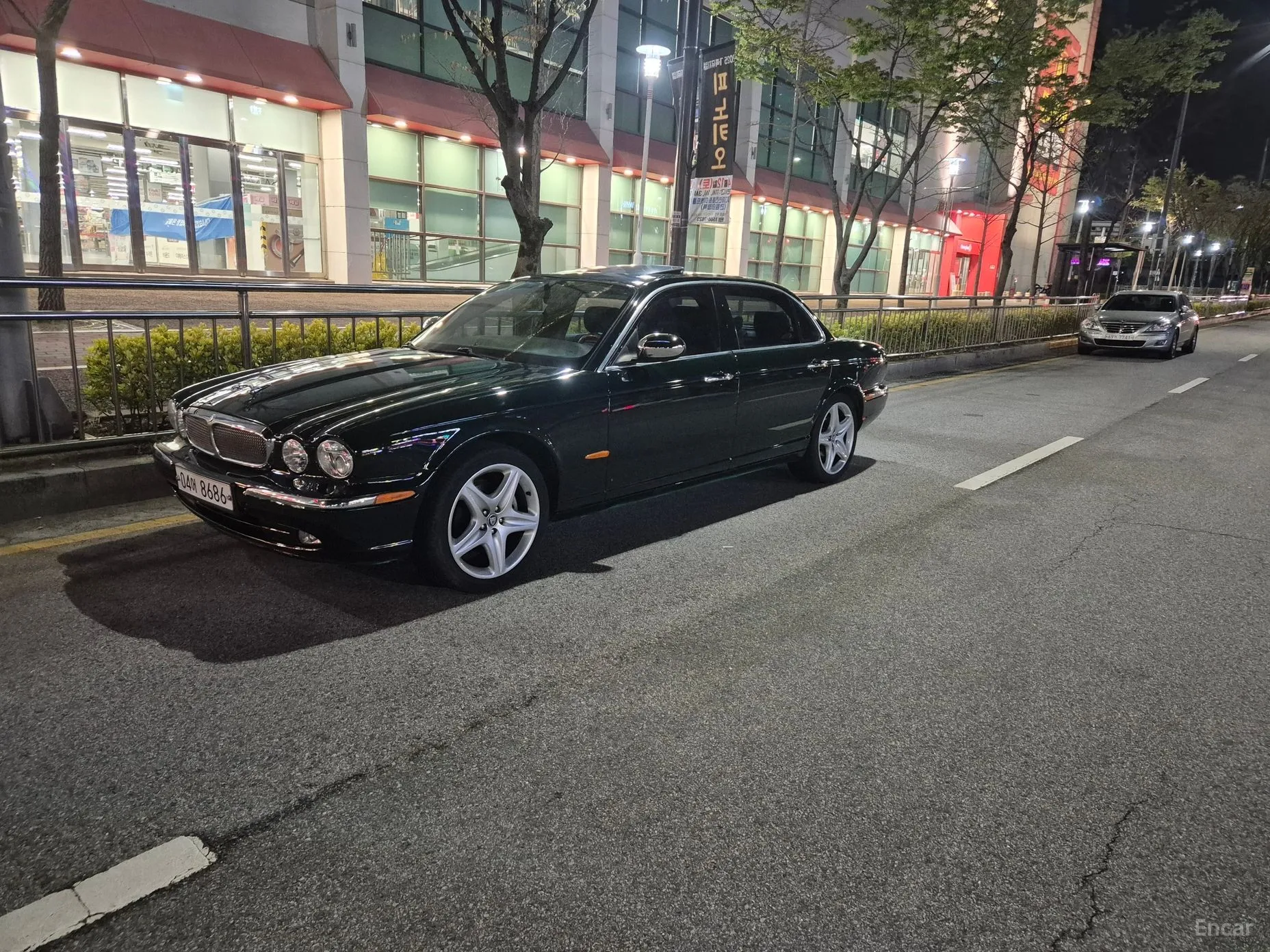 Jaguar New XJ 2