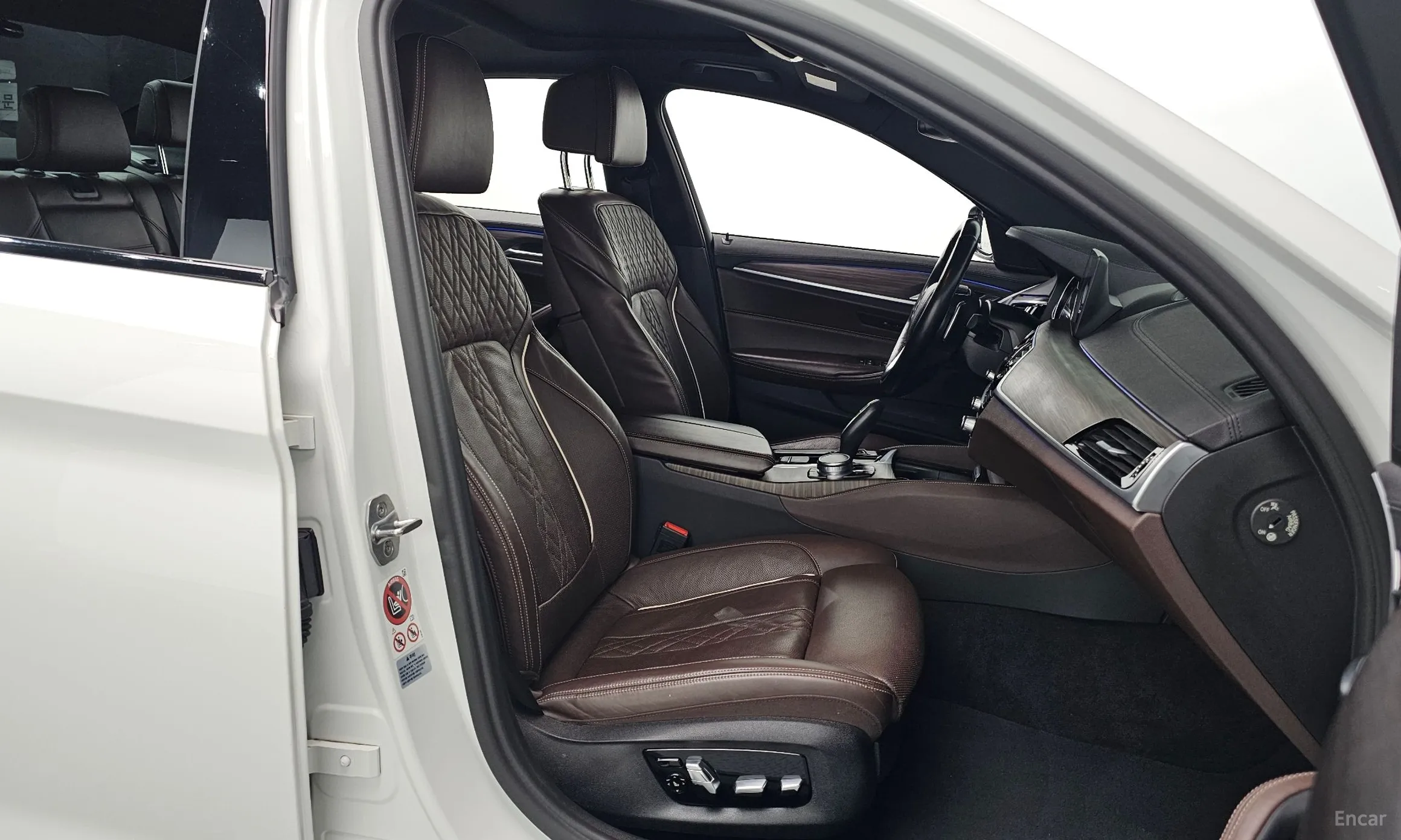 BMW 5 Series (G30) превью 10