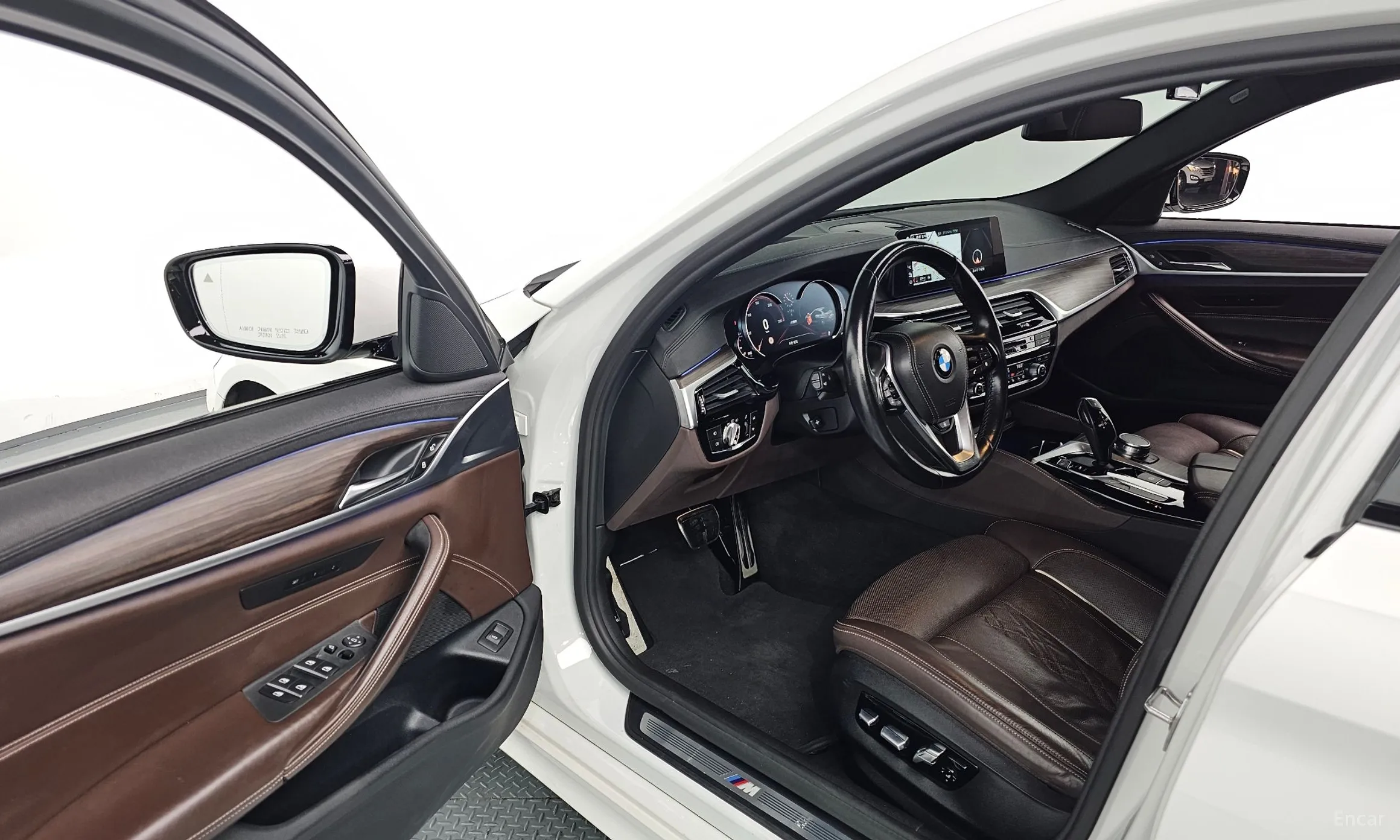 BMW 5 Series (G30) превью 11
