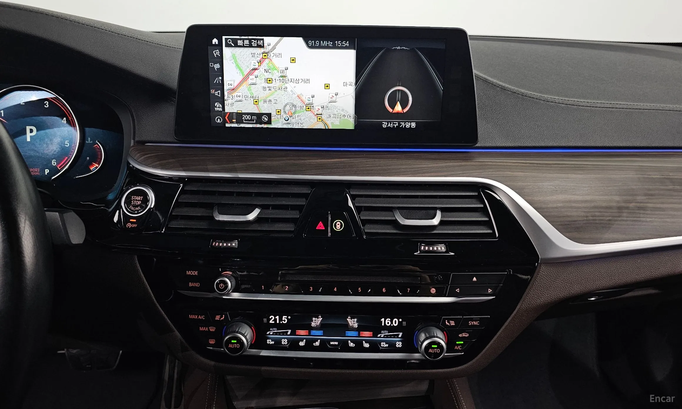 BMW 5 Series (G30) превью 14