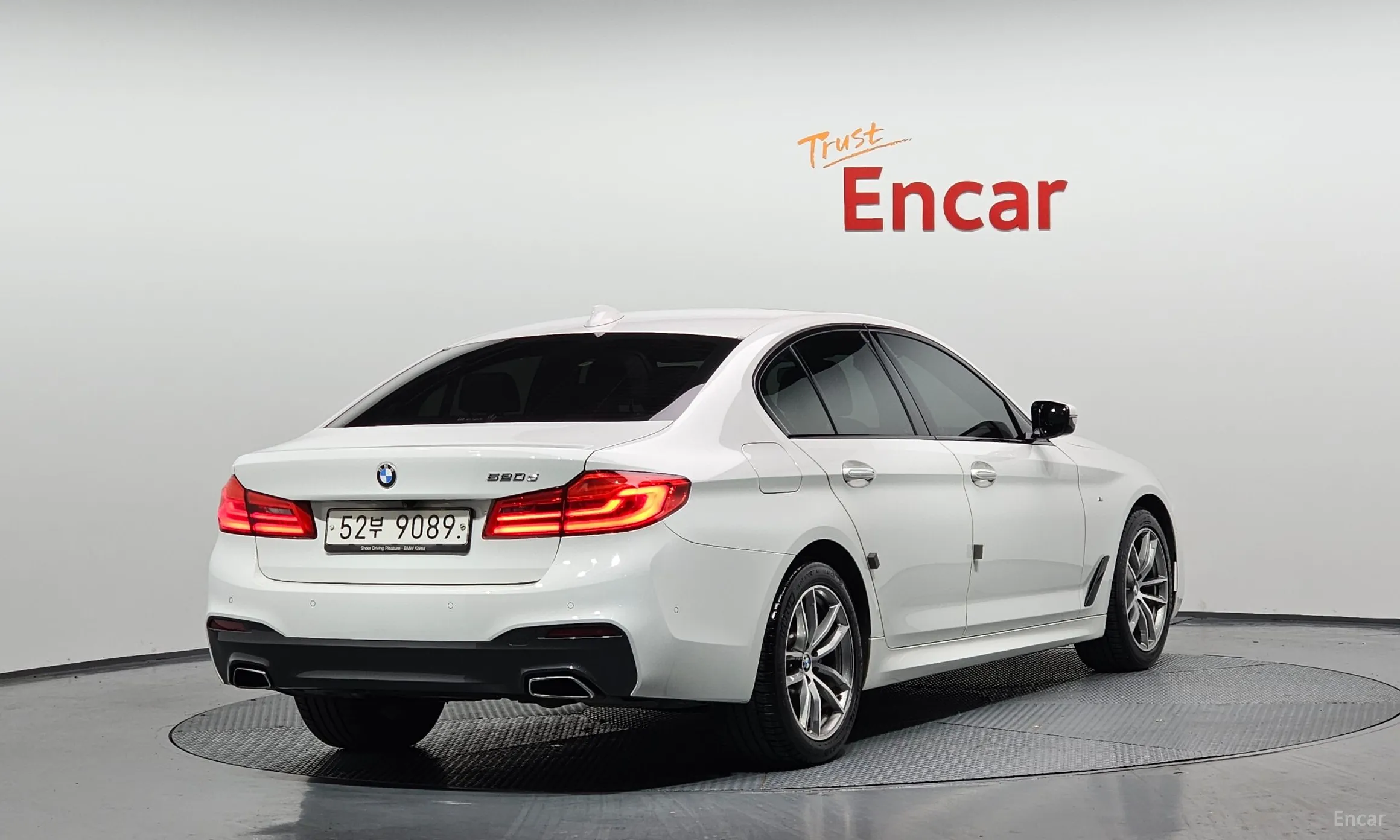 BMW 5 Series (G30) превью 2
