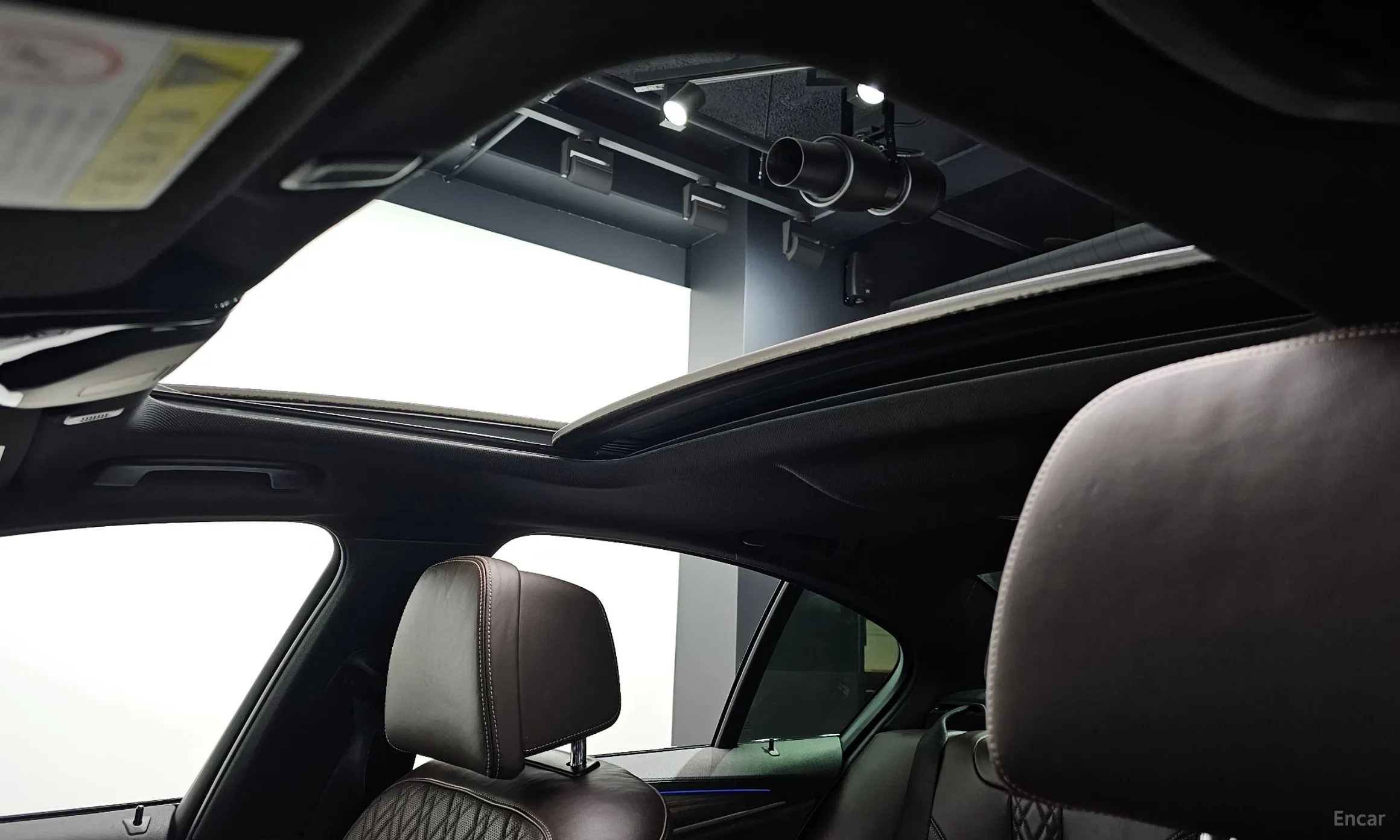 BMW 5 Series (G30) превью 19